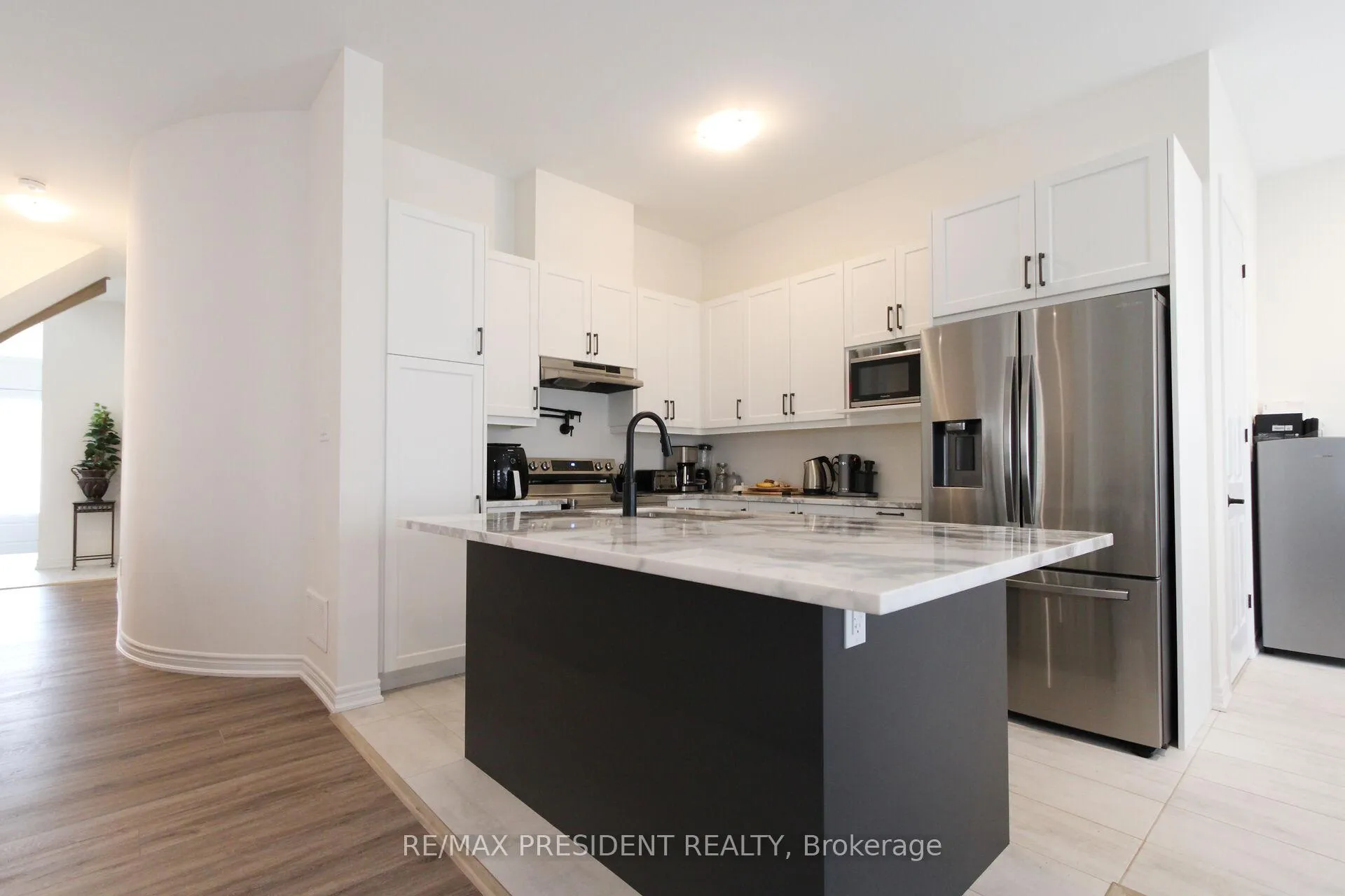 Photo 9 of 3911 Koenig Road, Burlington, Alton — HOMEH