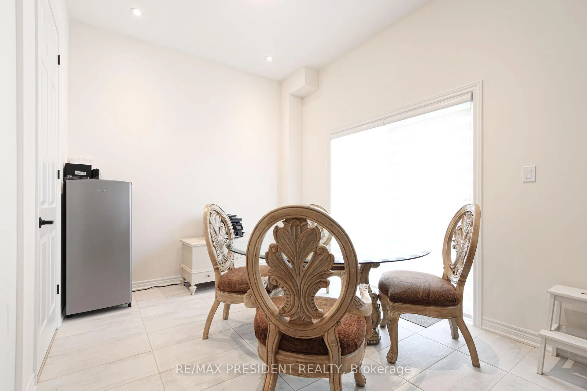 Photo 15 of 3911 Koenig Road, Burlington, Alton — HOMEH