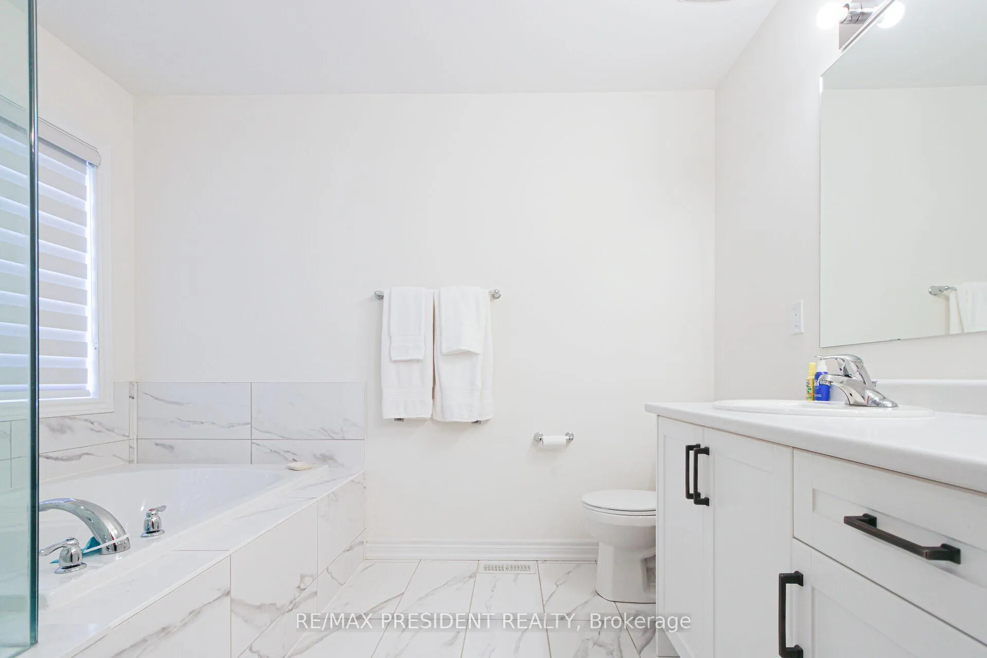 Photo 23 of 3911 Koenig Road, Burlington, Alton — HOMEH