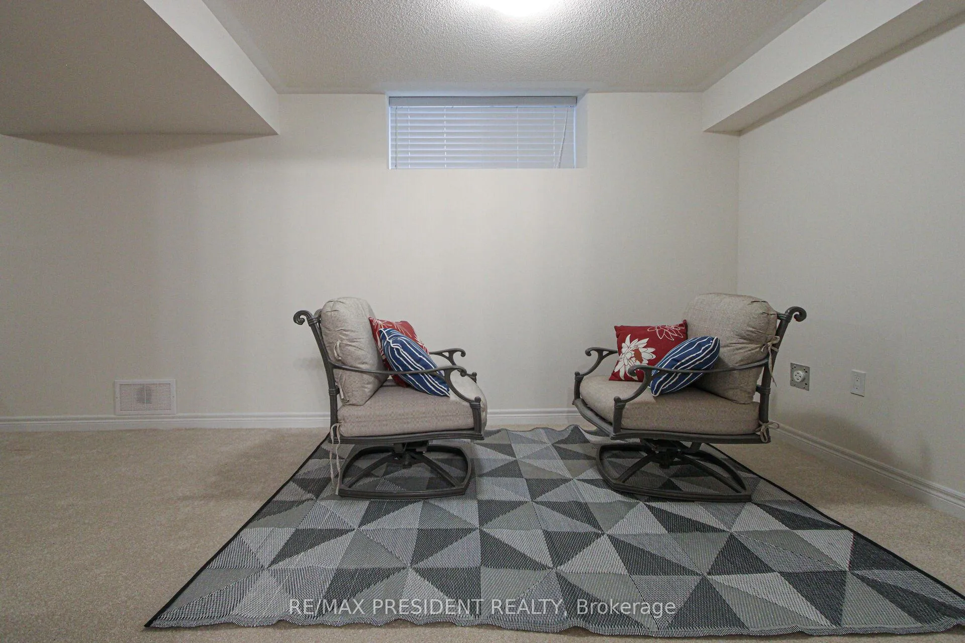 Photo 34 of 3911 Koenig Road, Burlington, Alton — HOMEH