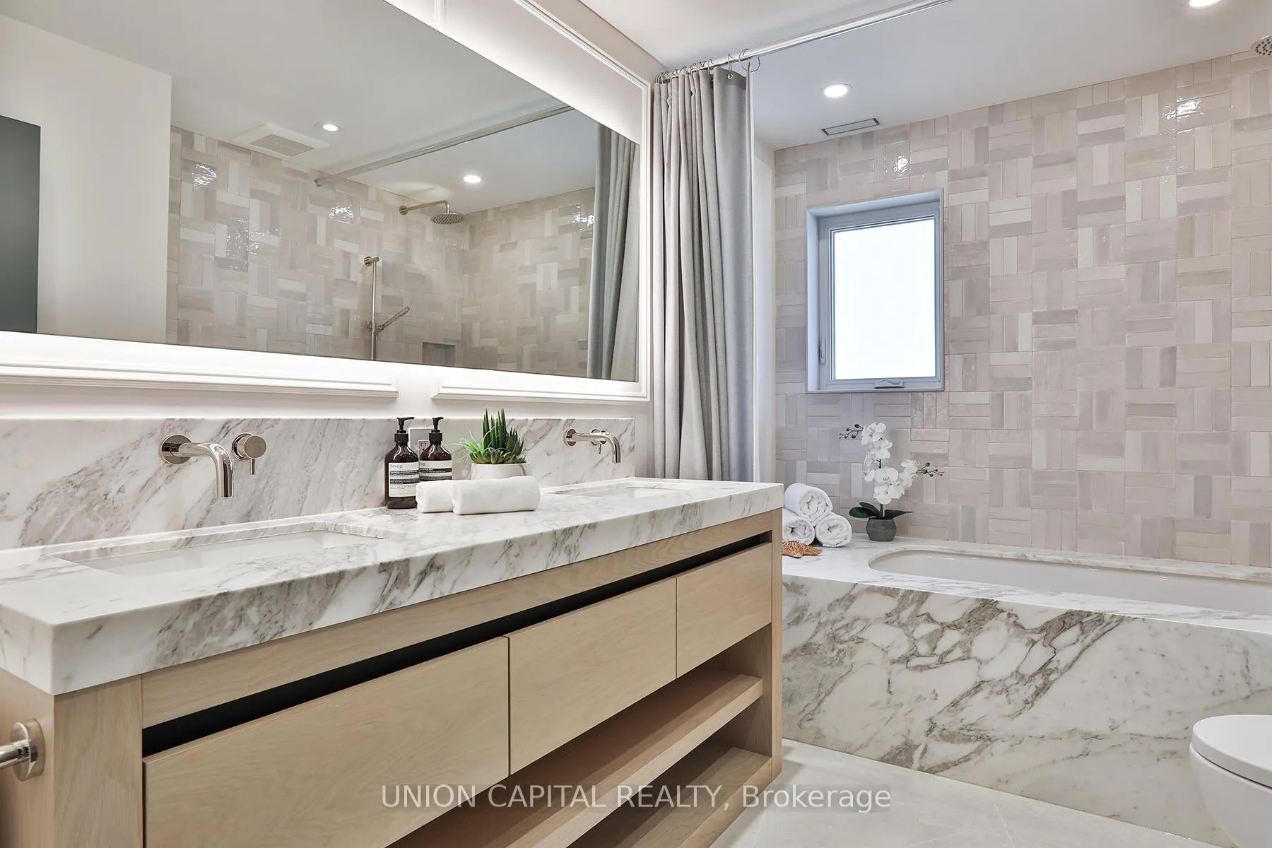 Photo 35 of 16 Lytton Boulevard, Toronto, Lawrence Park South — HOMEH