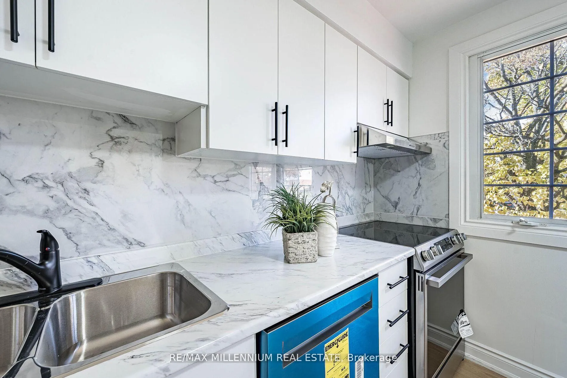 Photo 10 of 985 Central Park Boulevard N, Oshawa, Centennial — HOMEH