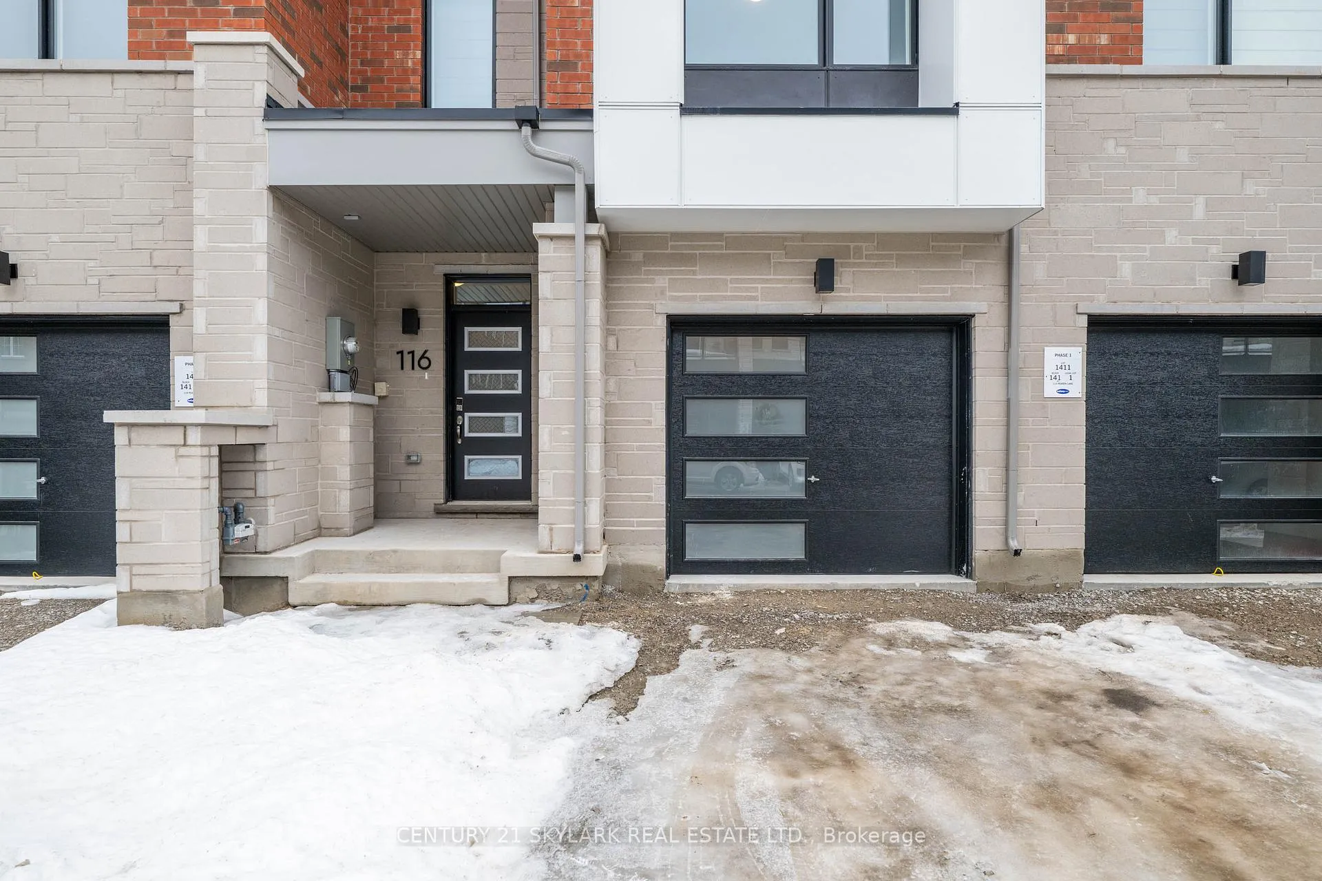 Photo 2 of 116 Pearen Lane, Barrie, Rural Barrie Southwest — HOMEH