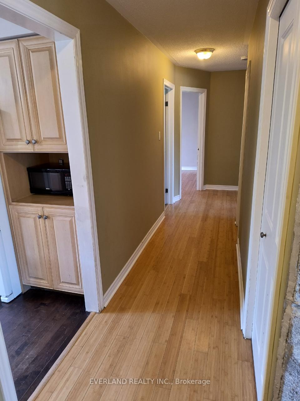 Photo 3 of 12 Eileen Drive, Barrie, Allandale Heights — HOMEH