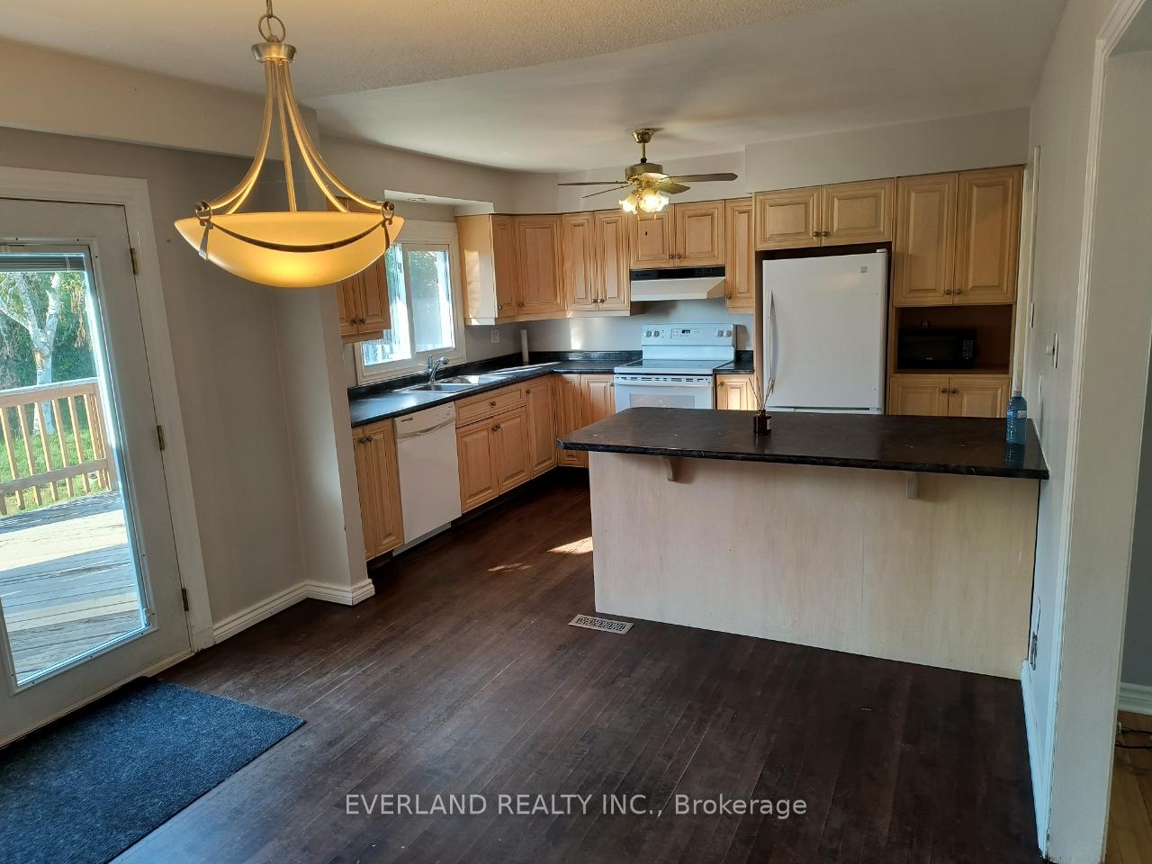 Photo 4 of 12 Eileen Drive, Barrie, Allandale Heights — HOMEH