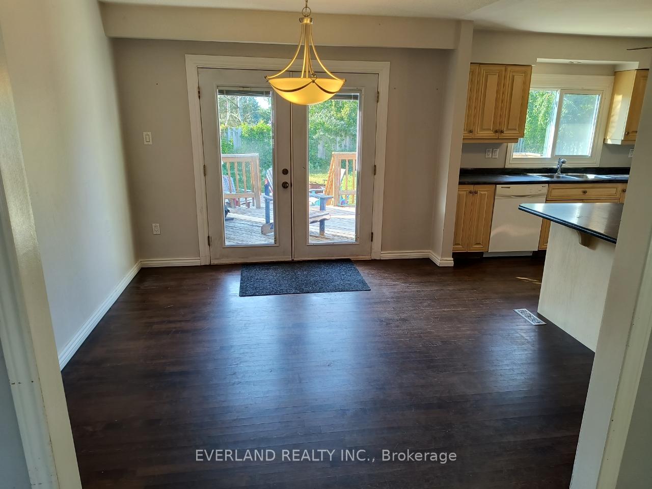 Photo 7 of 12 Eileen Drive, Barrie, Allandale Heights — HOMEH