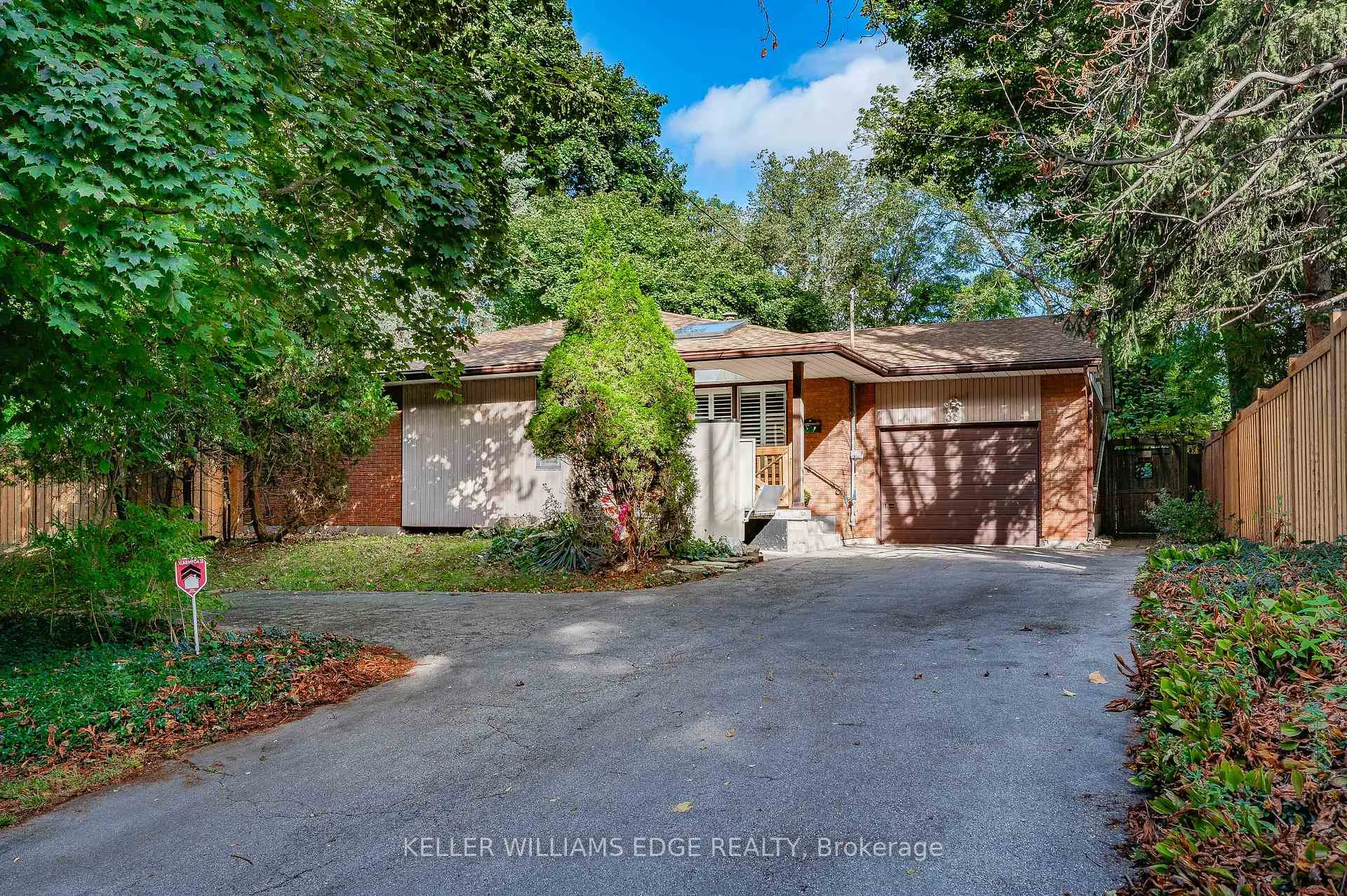 Photo 1 of 38 Osler Drive, Hamilton, Dundas — HOMEH