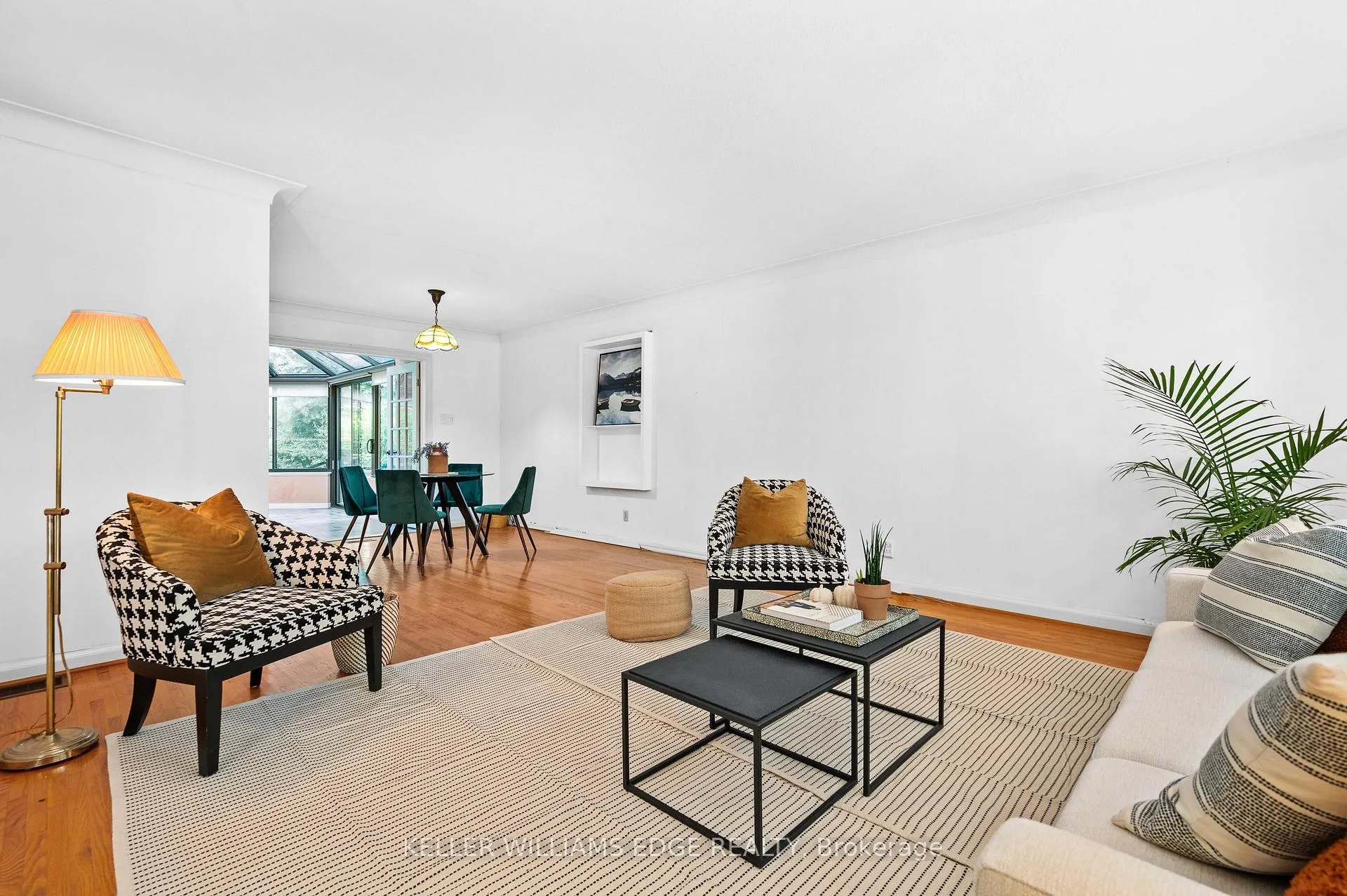 Photo 5 of 38 Osler Drive, Hamilton, Dundas — HOMEH