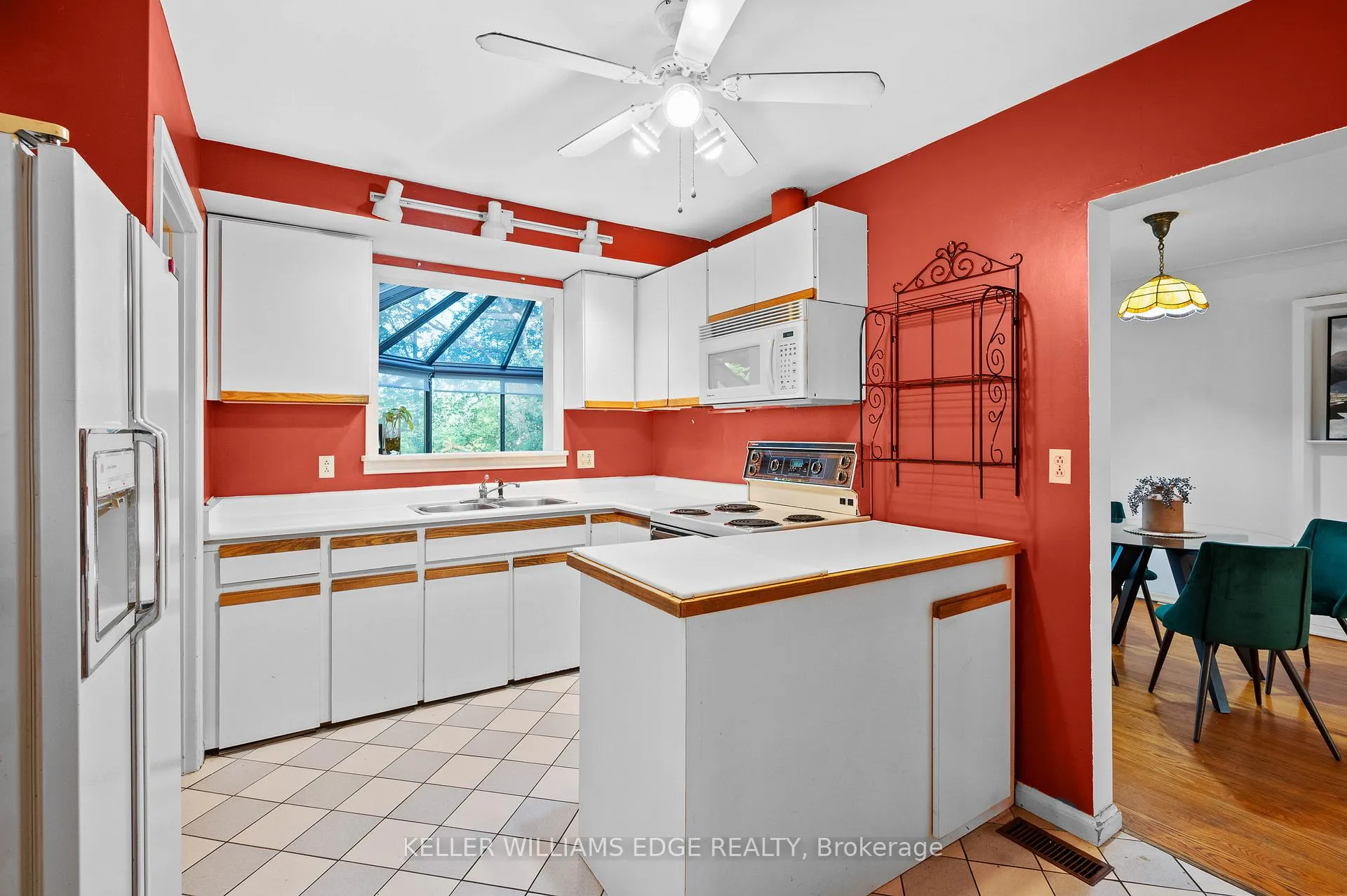 Photo 9 of 38 Osler Drive, Hamilton, Dundas — HOMEH