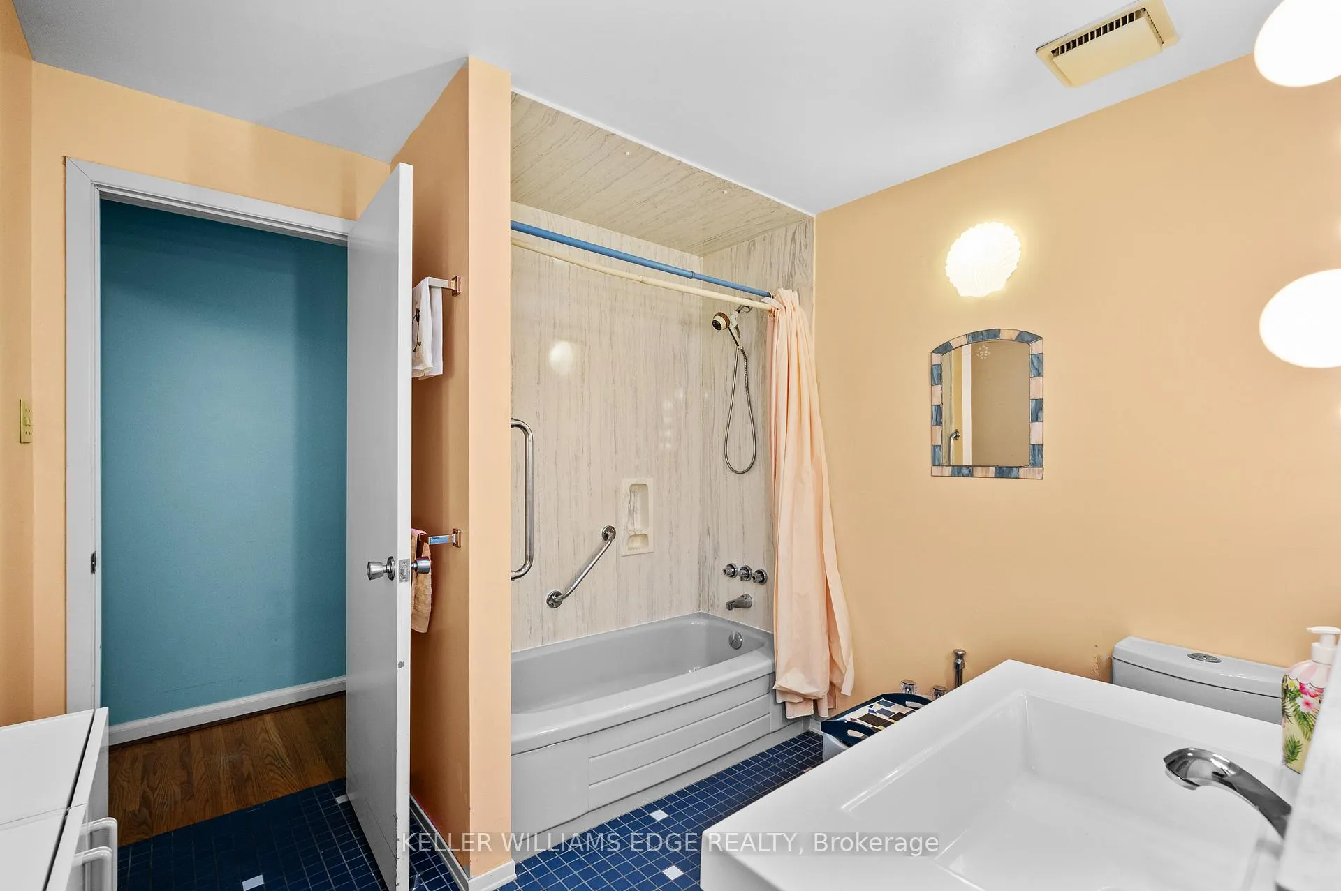 Photo 22 of 38 Osler Drive, Hamilton, Dundas — HOMEH