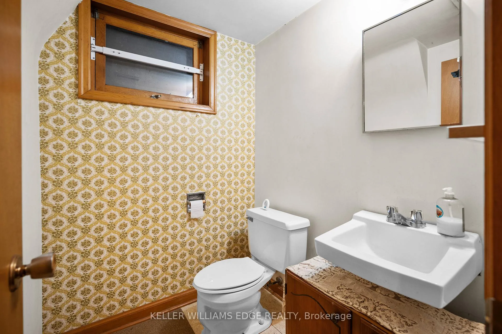 Photo 29 of 38 Osler Drive, Hamilton, Dundas — HOMEH