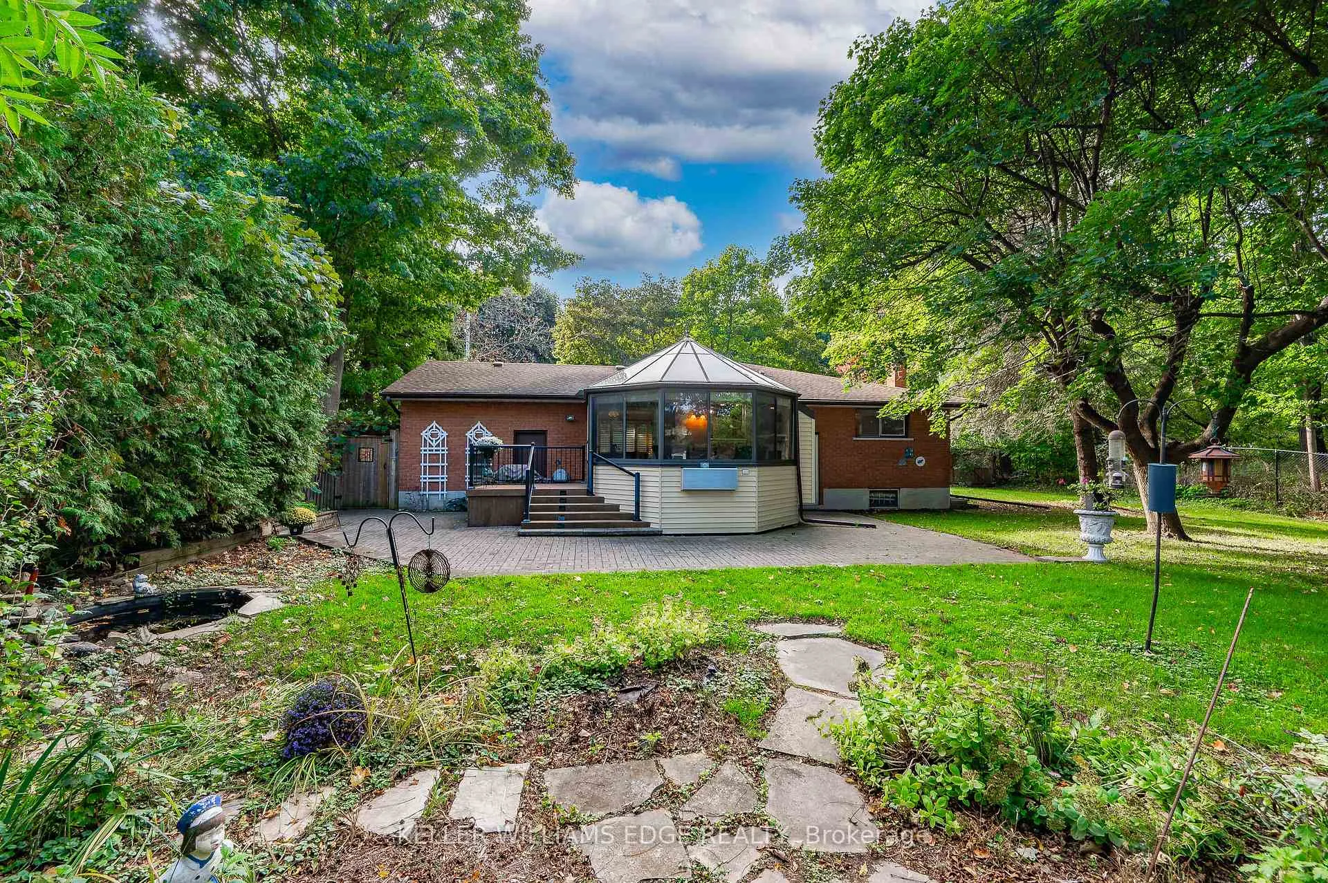 Photo 31 of 38 Osler Drive, Hamilton, Dundas — HOMEH
