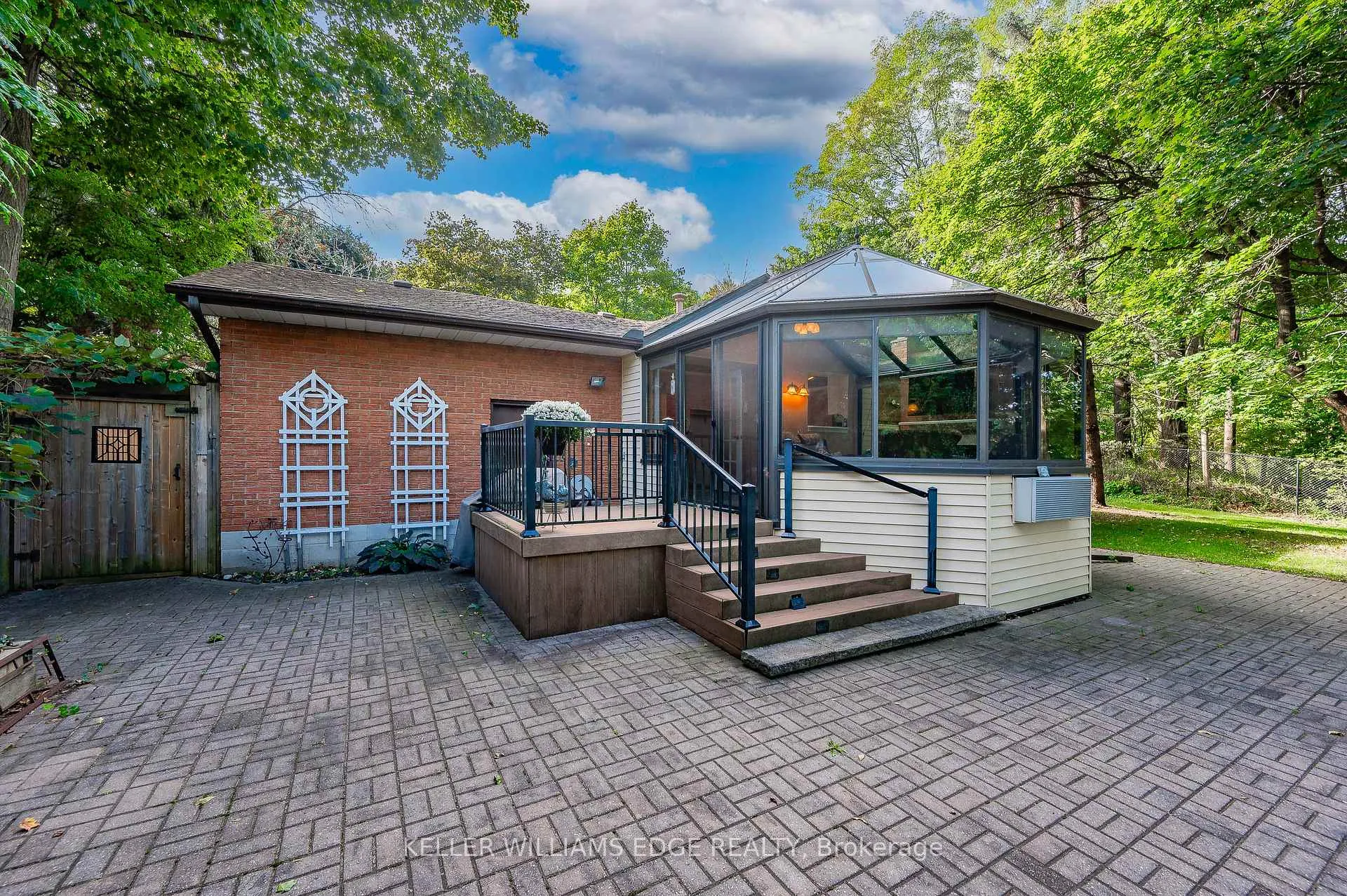 Photo 32 of 38 Osler Drive, Hamilton, Dundas — HOMEH