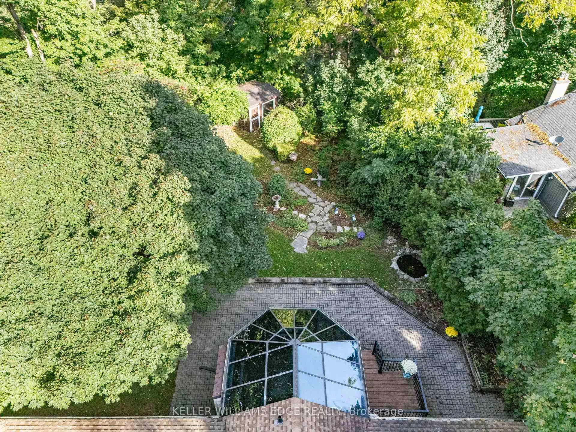 Photo 33 of 38 Osler Drive, Hamilton, Dundas — HOMEH
