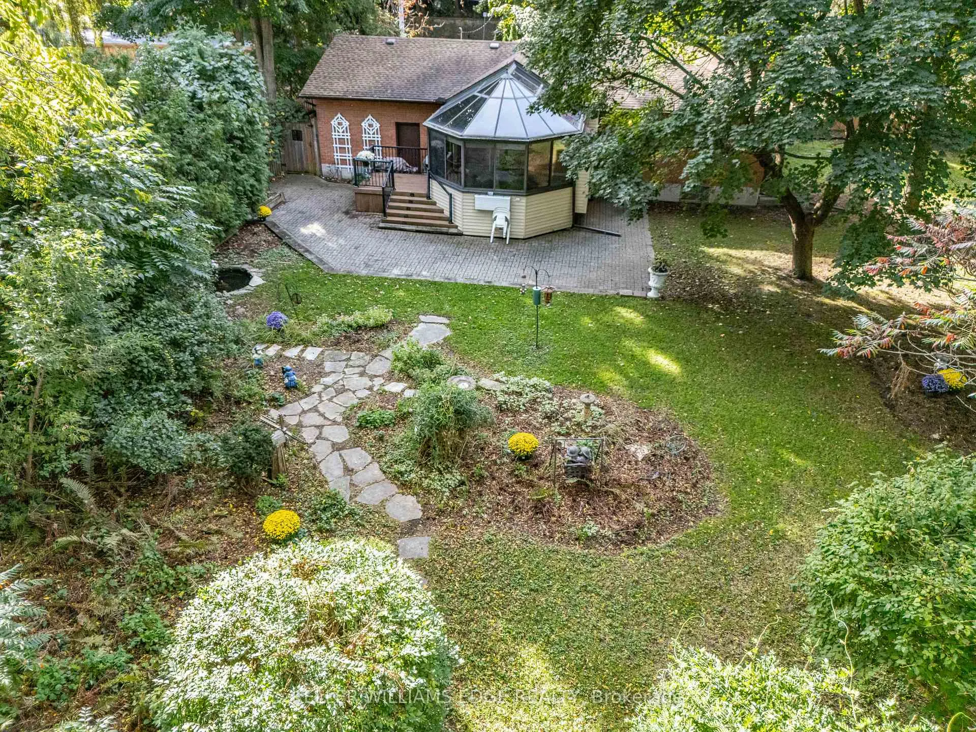 Photo 34 of 38 Osler Drive, Hamilton, Dundas — HOMEH