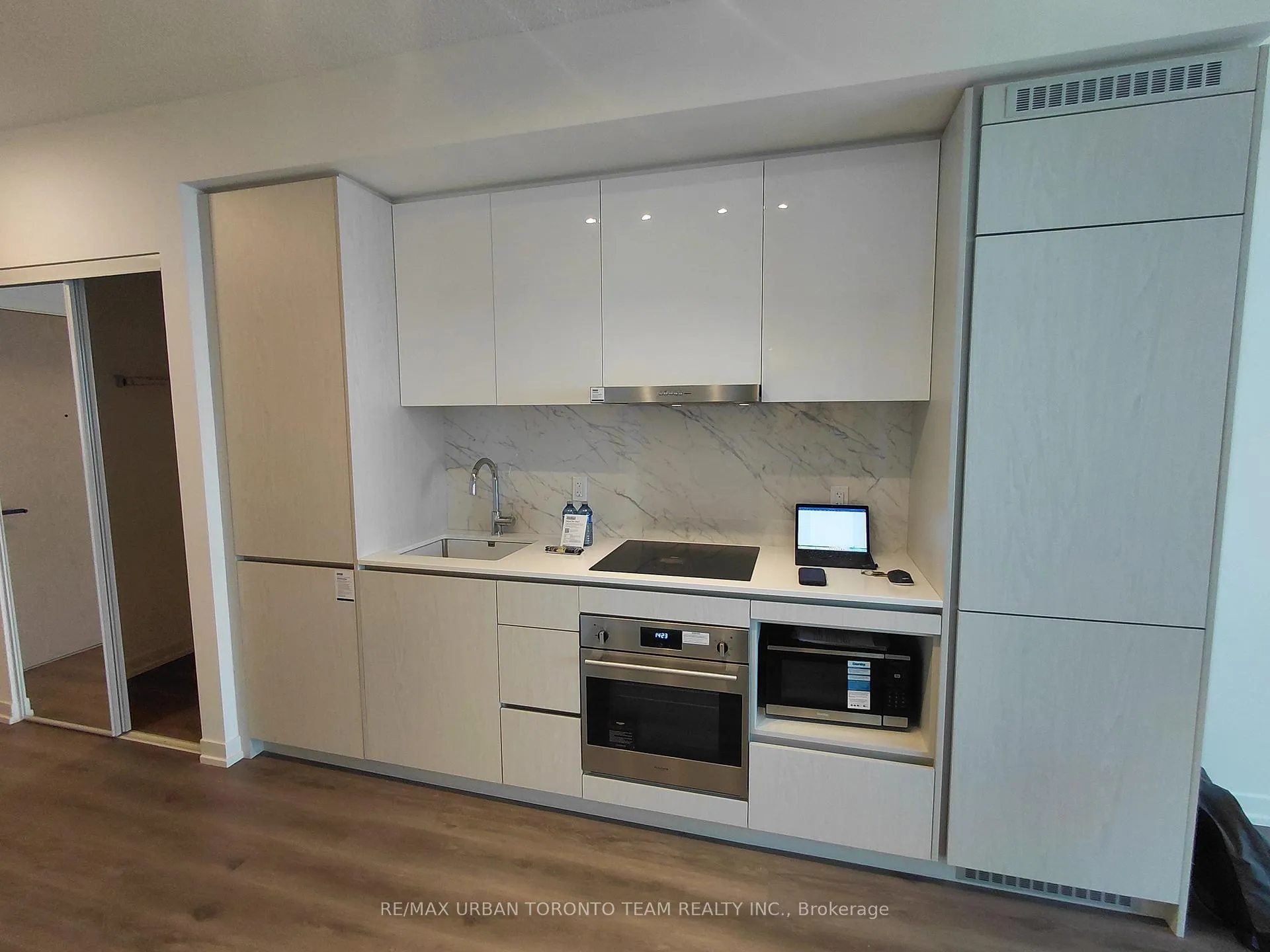Photo 3 of Unit 3007, 28 Interchange Way, Vaughan, Vaughan Corporate Centre — HOMEH