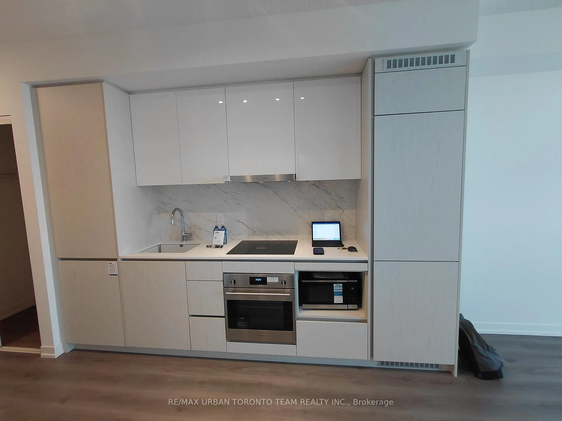 Photo 4 of Unit 3007, 28 Interchange Way, Vaughan, Vaughan Corporate Centre — HOMEH