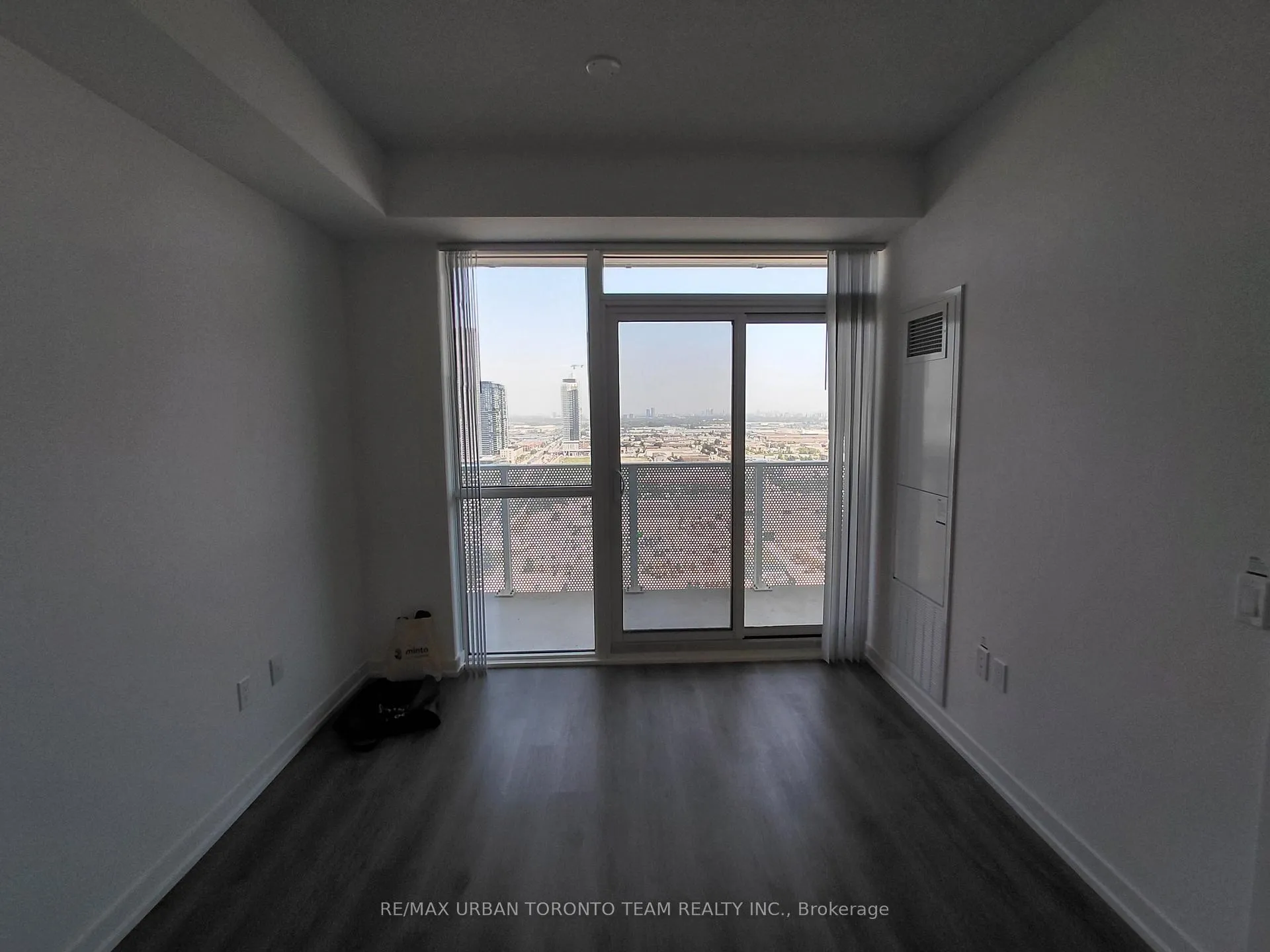 Photo 5 of Unit 3007, 28 Interchange Way, Vaughan, Vaughan Corporate Centre — HOMEH