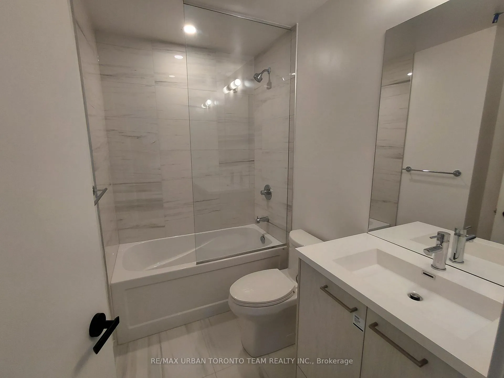 Photo 7 of Unit 3007, 28 Interchange Way, Vaughan, Vaughan Corporate Centre — HOMEH
