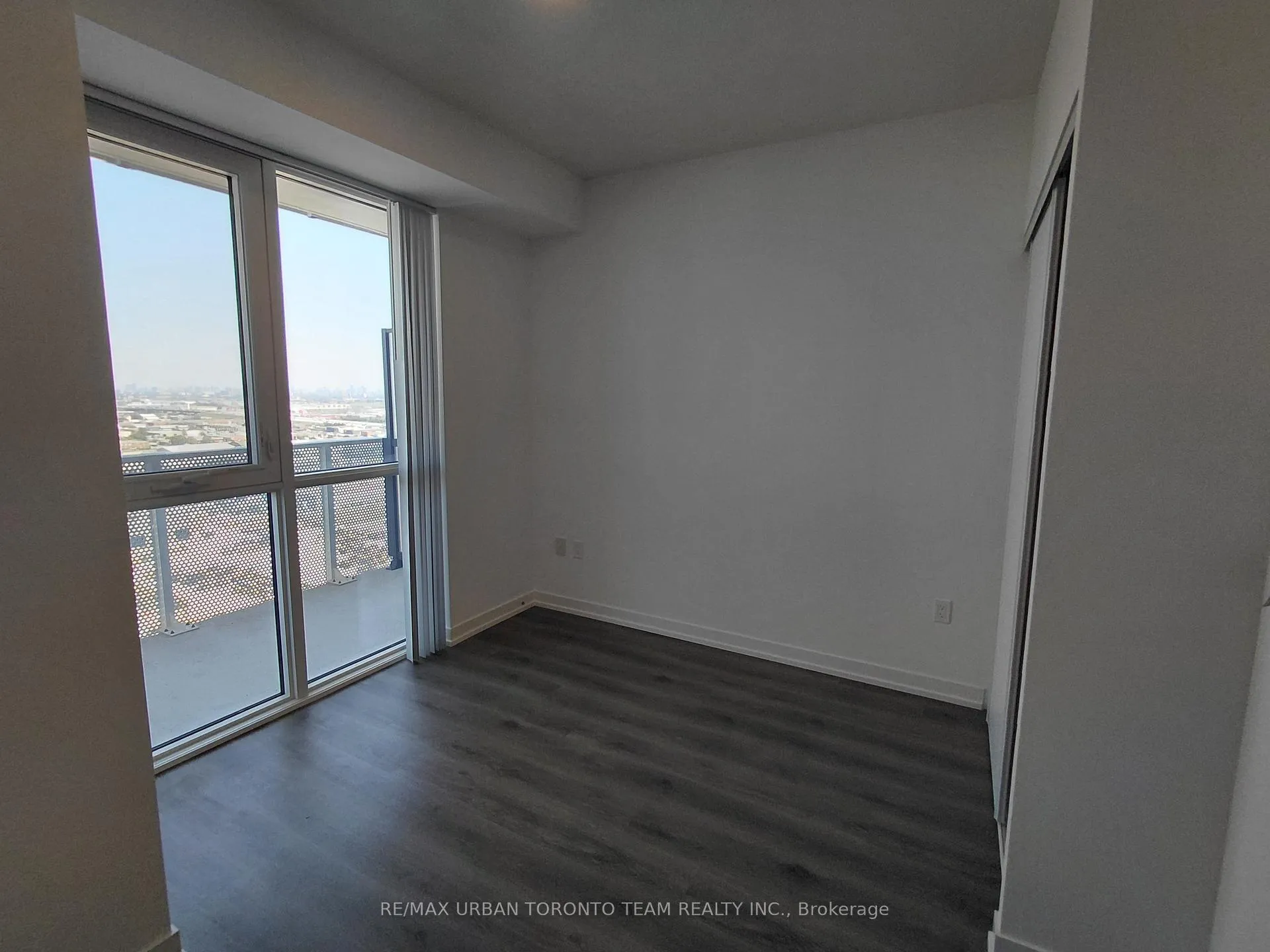 Photo 9 of Unit 3007, 28 Interchange Way, Vaughan, Vaughan Corporate Centre — HOMEH