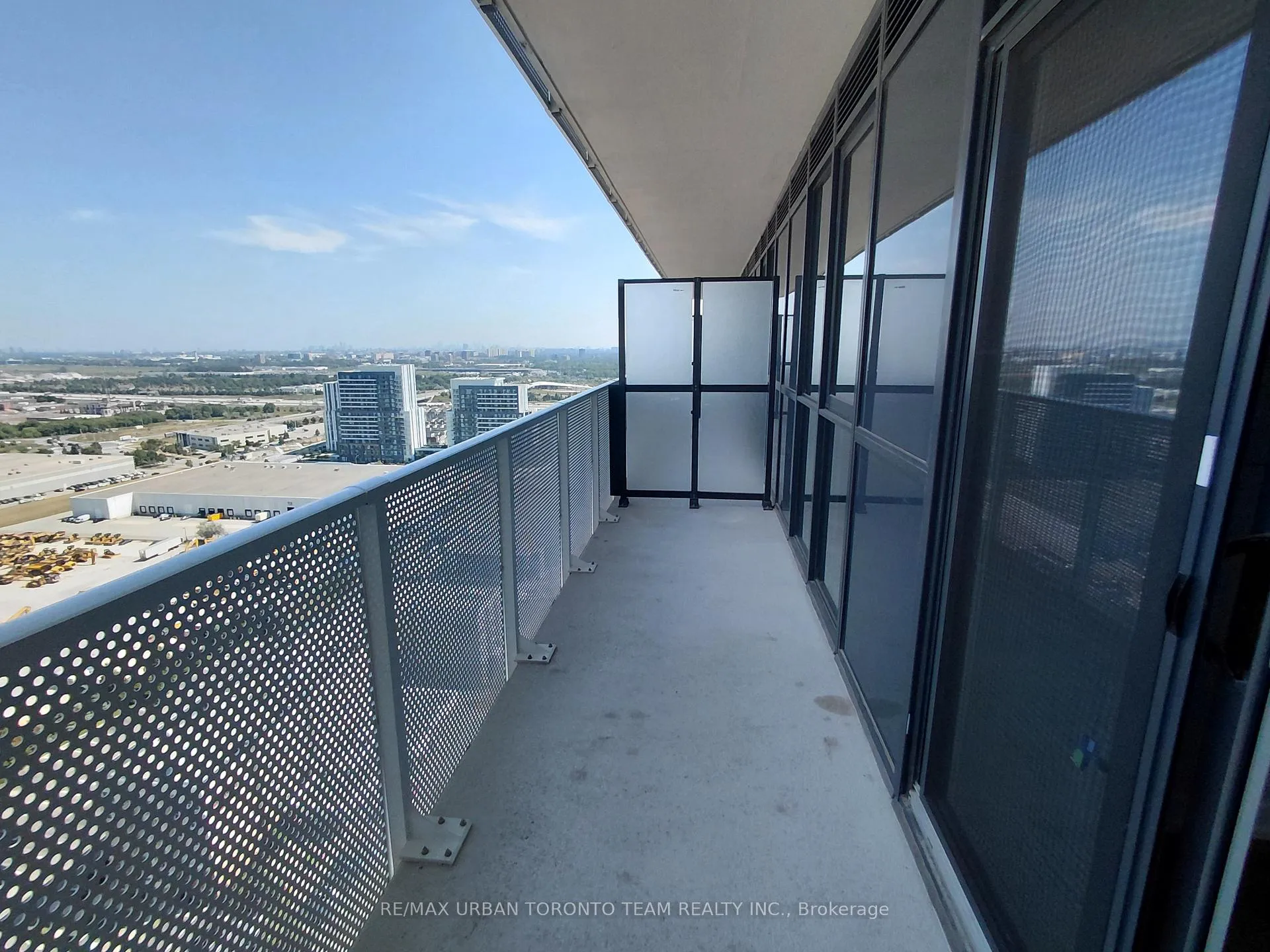 Photo 11 of Unit 3007, 28 Interchange Way, Vaughan, Vaughan Corporate Centre — HOMEH