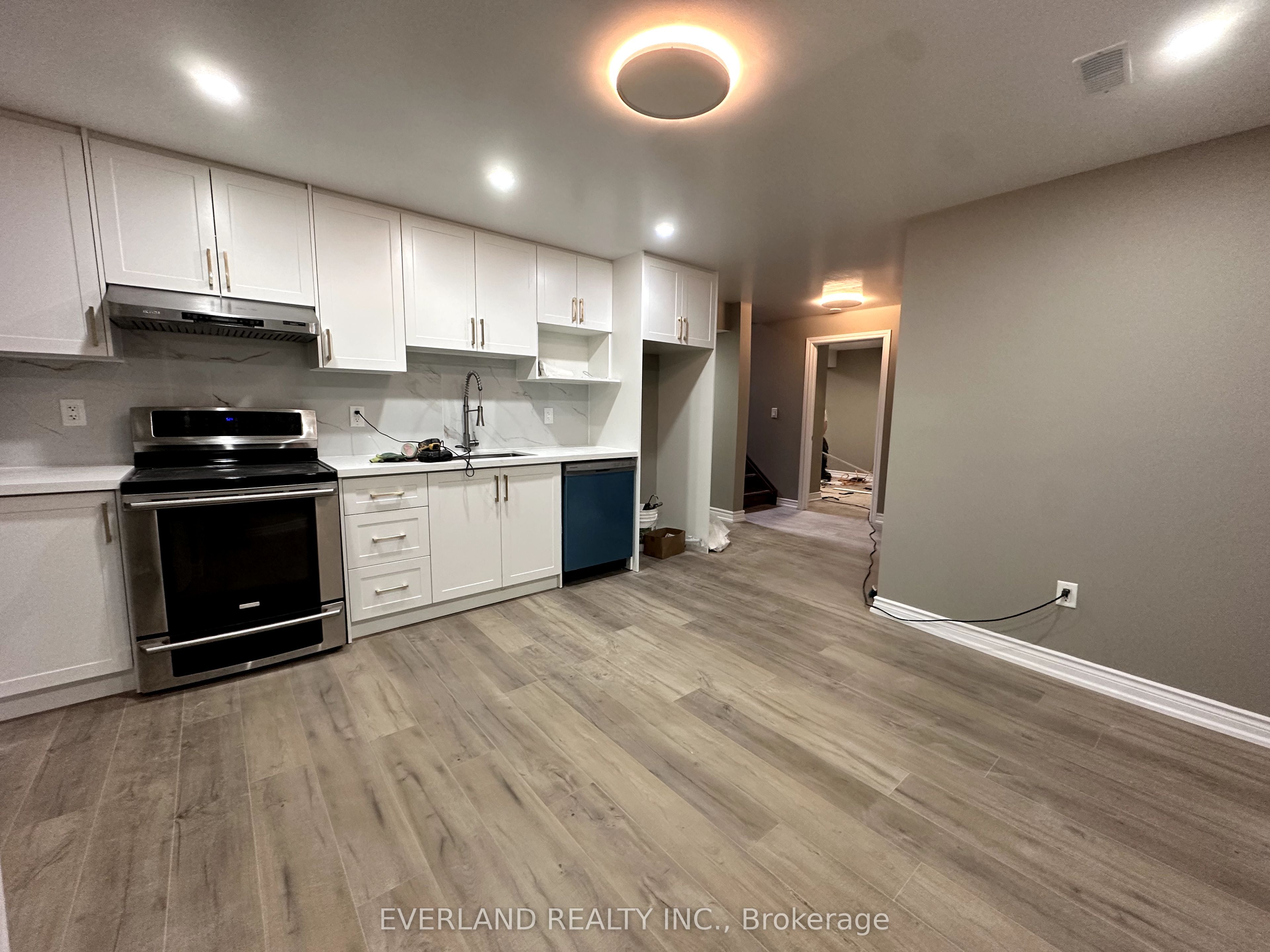 Photo 2 of Unit room, 1144 garner Road, Niagara Falls, Stamford — HOMEH