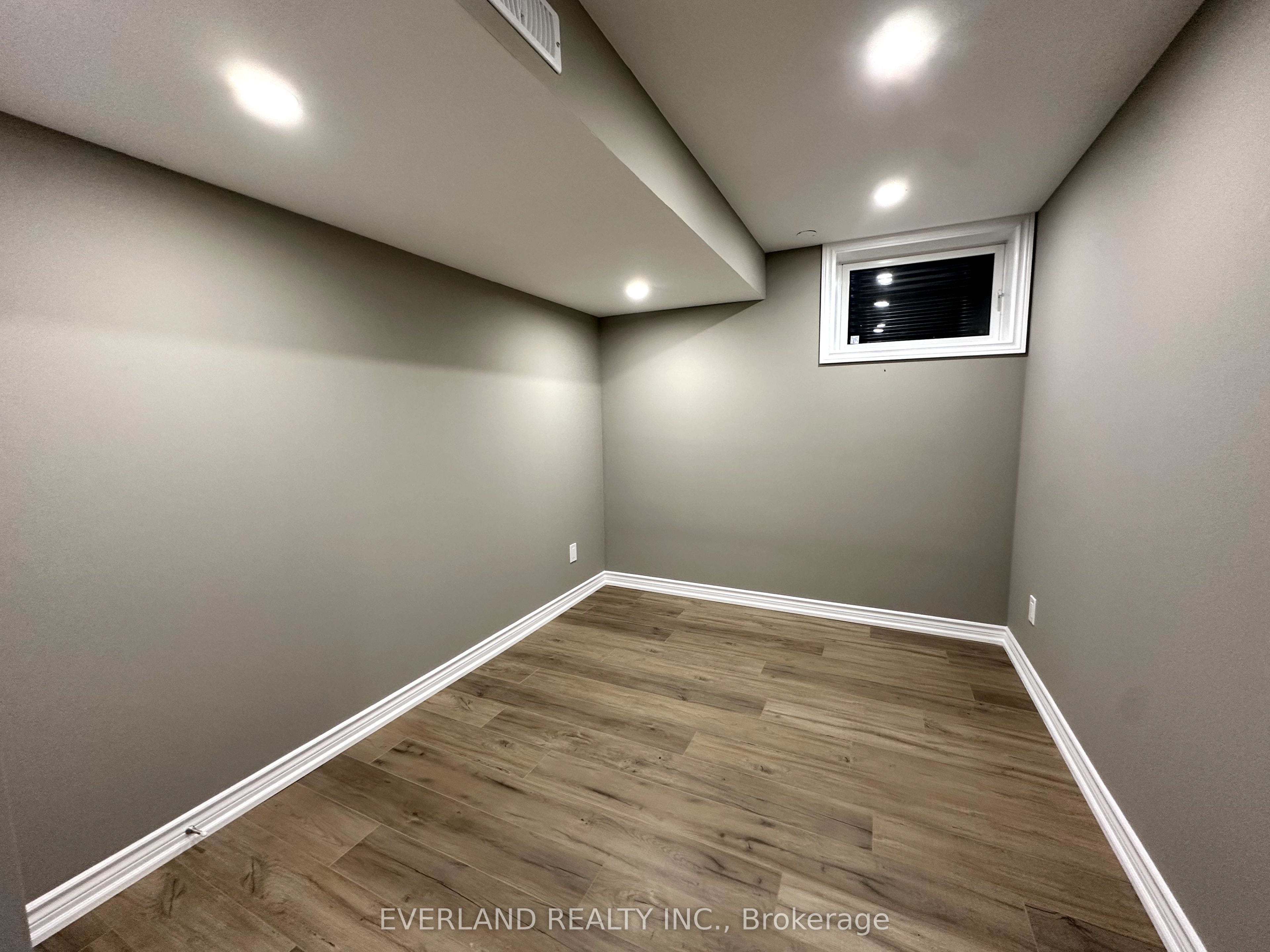 Photo 7 of Unit room, 1144 garner Road, Niagara Falls, Stamford — HOMEH