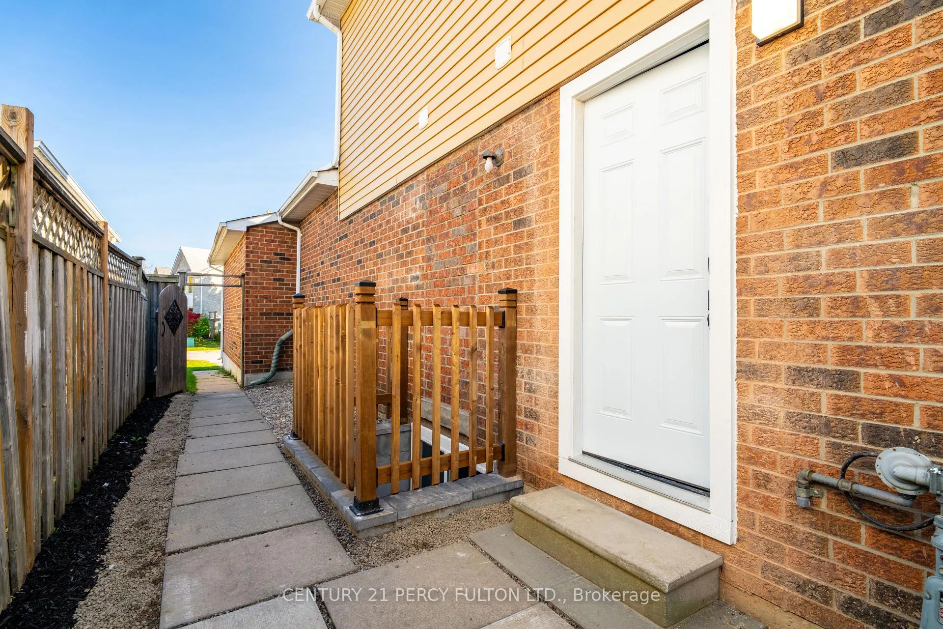 Photo 3 of 1198 Maple Gate Road, Pickering, Liverpool — HOMEH