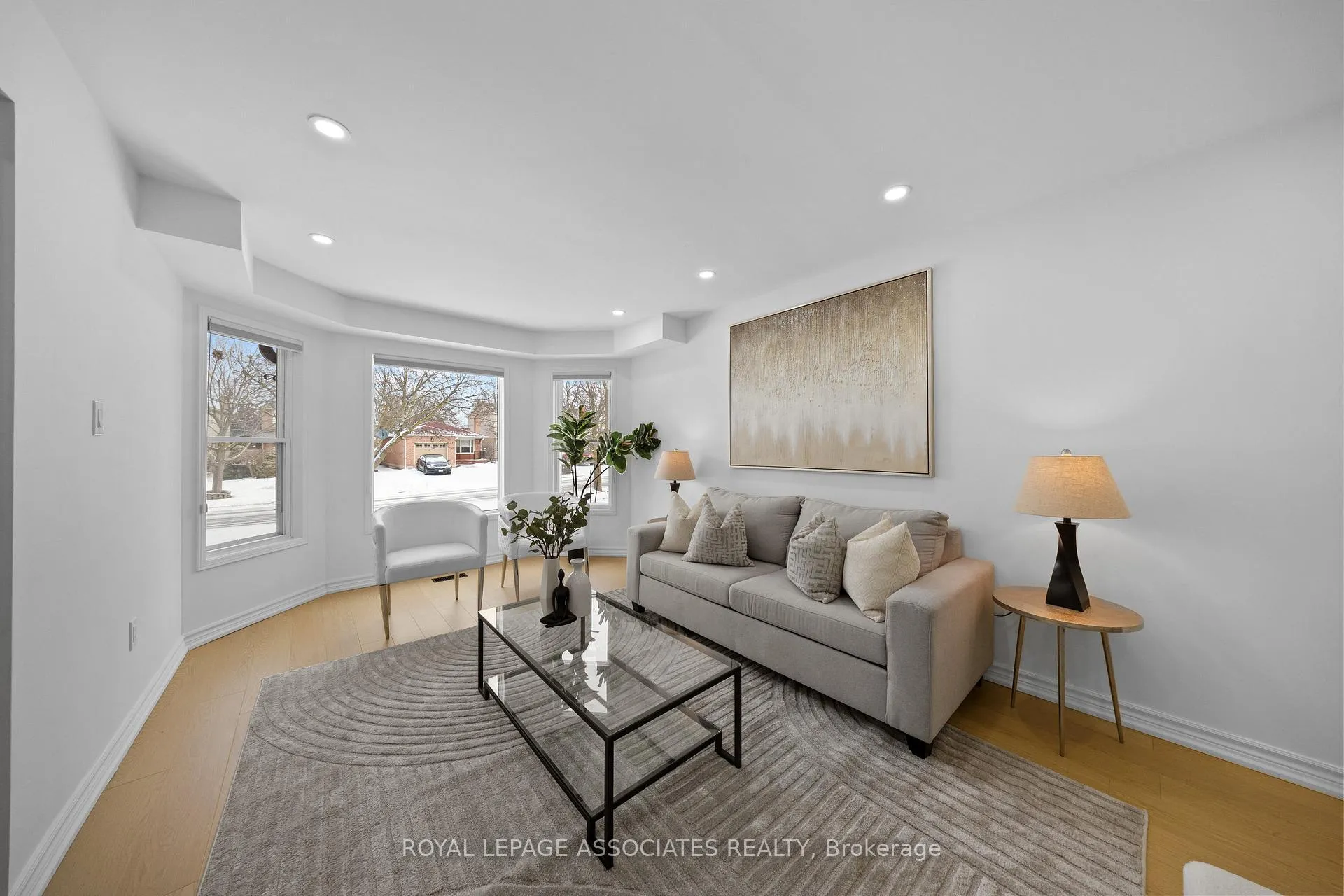 Photo 3 of 8 Angus Drive, Ajax, Central — HOMEH