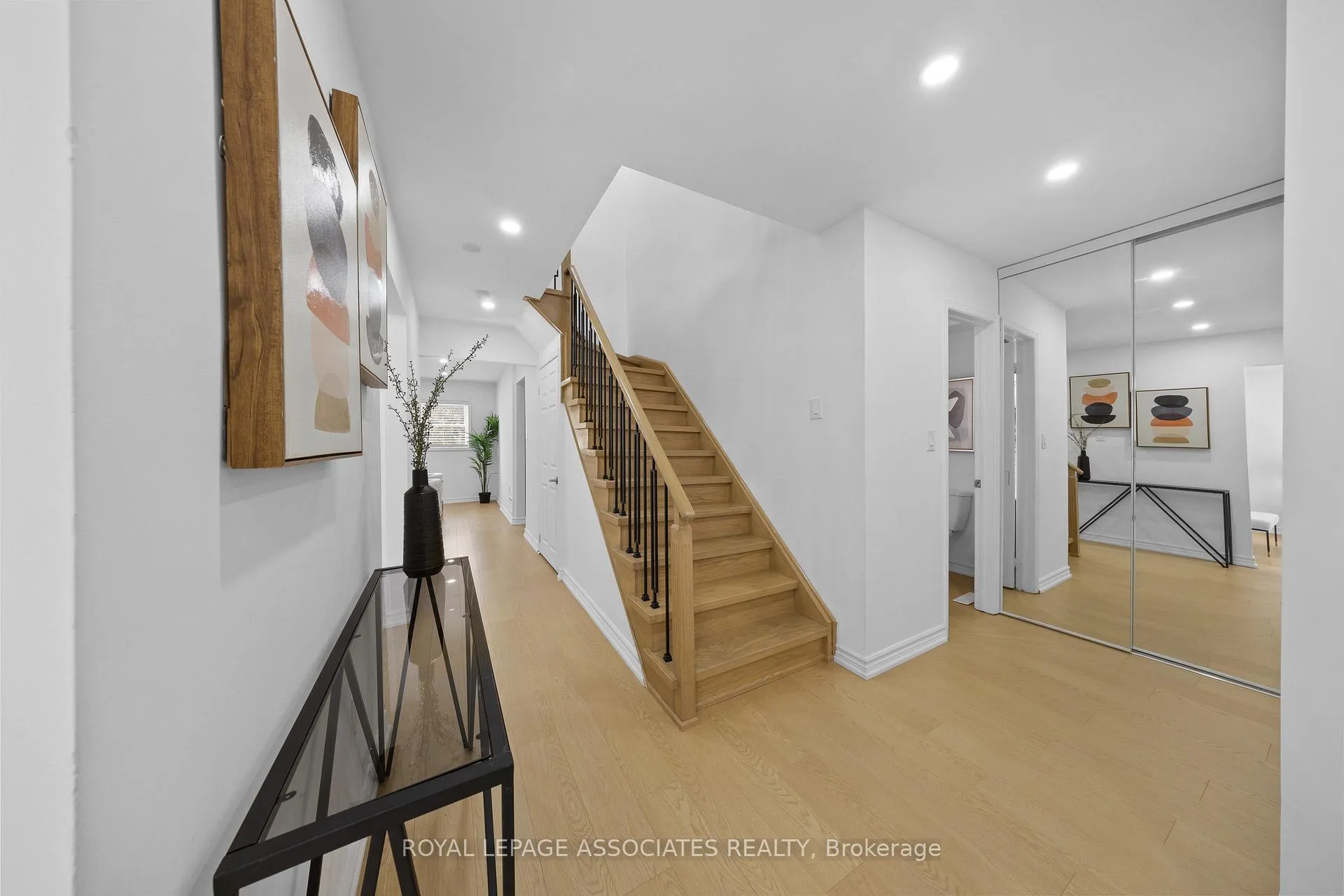 Photo 8 of 8 Angus Drive, Ajax, Central — HOMEH