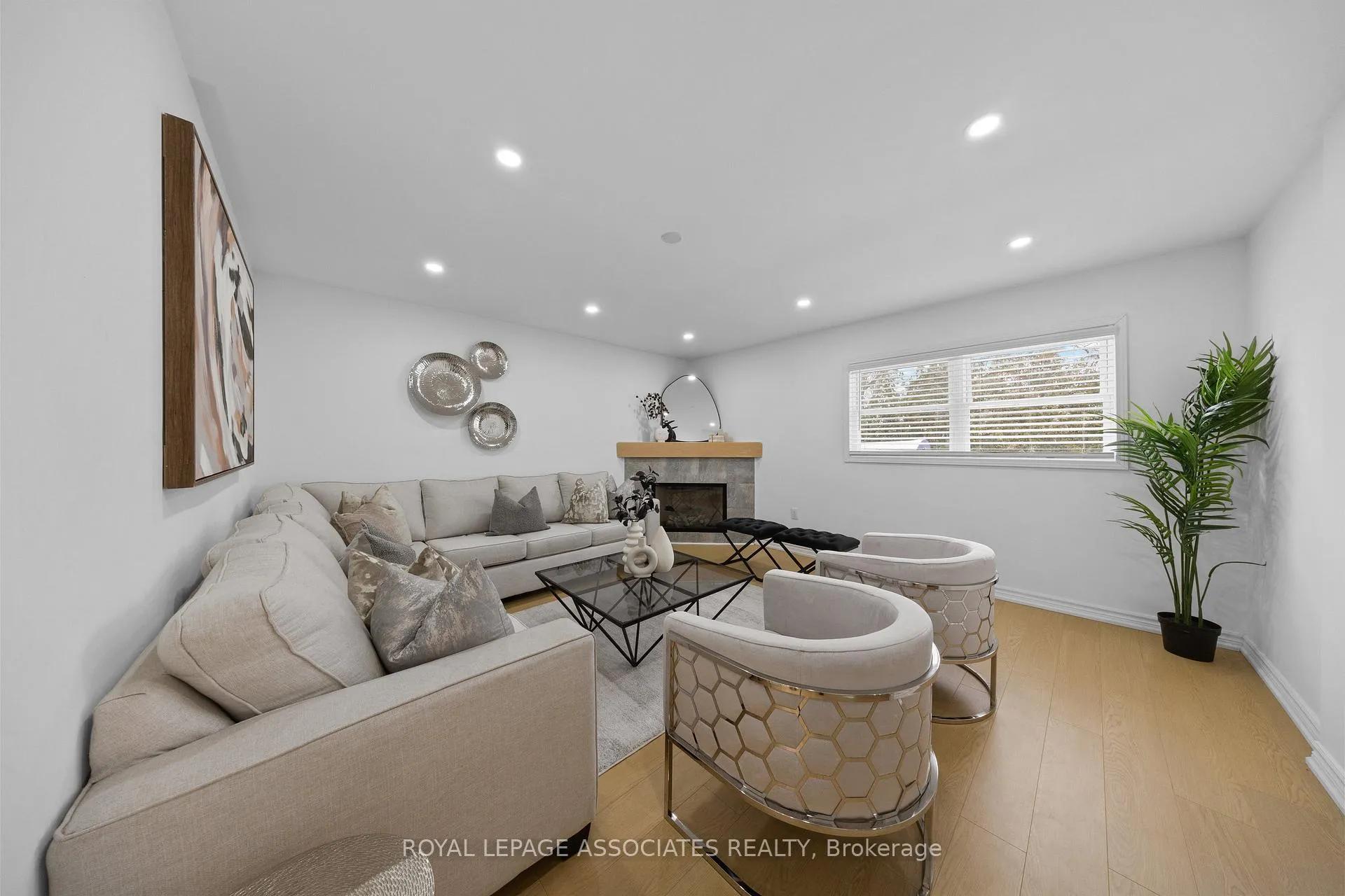Photo 9 of 8 Angus Drive, Ajax, Central — HOMEH