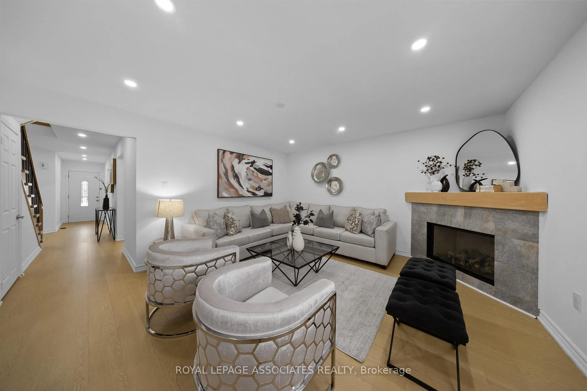 Photo 10 of 8 Angus Drive, Ajax, Central — HOMEH