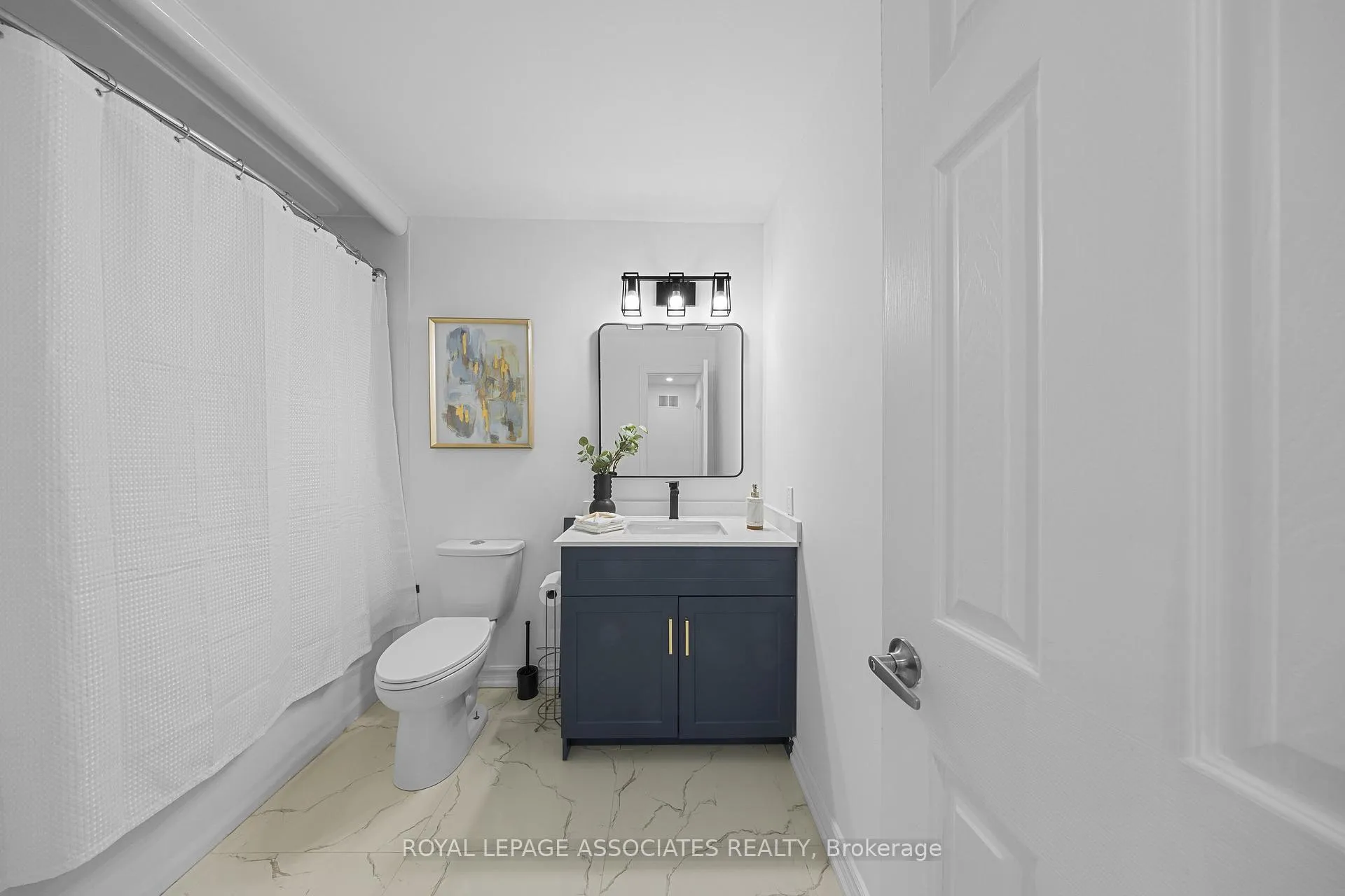 Photo 15 of 8 Angus Drive, Ajax, Central — HOMEH
