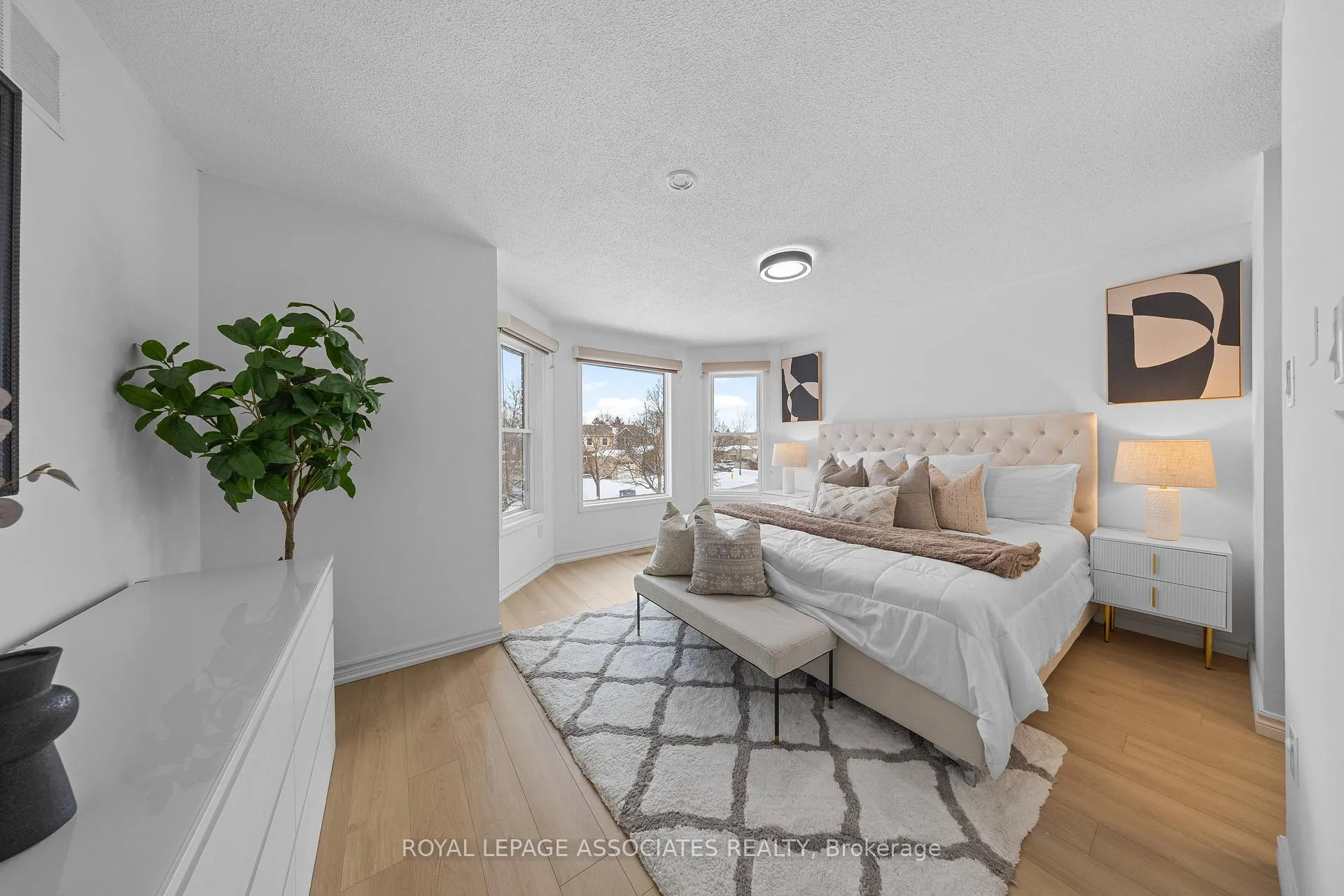 Photo 16 of 8 Angus Drive, Ajax, Central — HOMEH