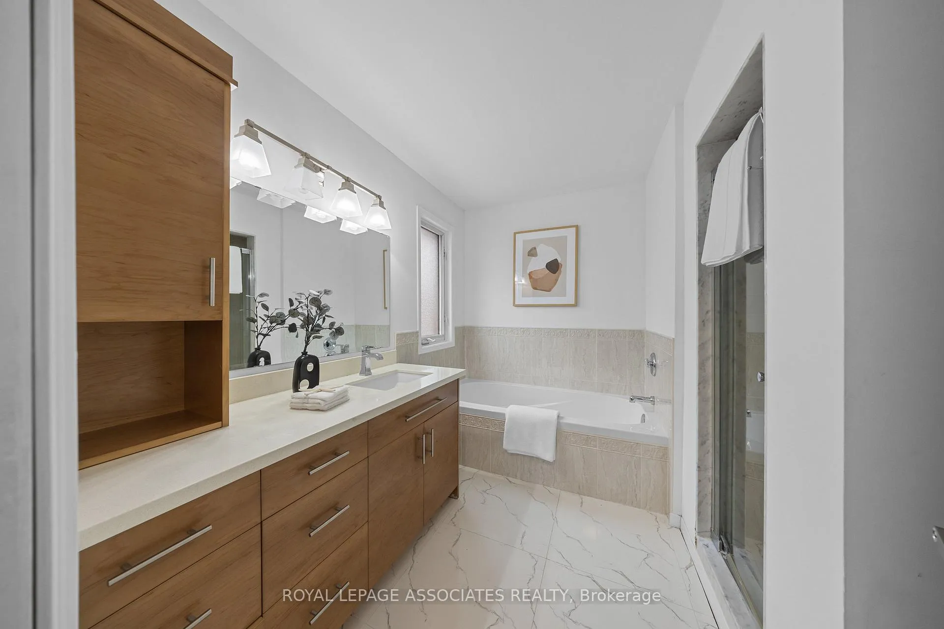 Photo 17 of 8 Angus Drive, Ajax, Central — HOMEH