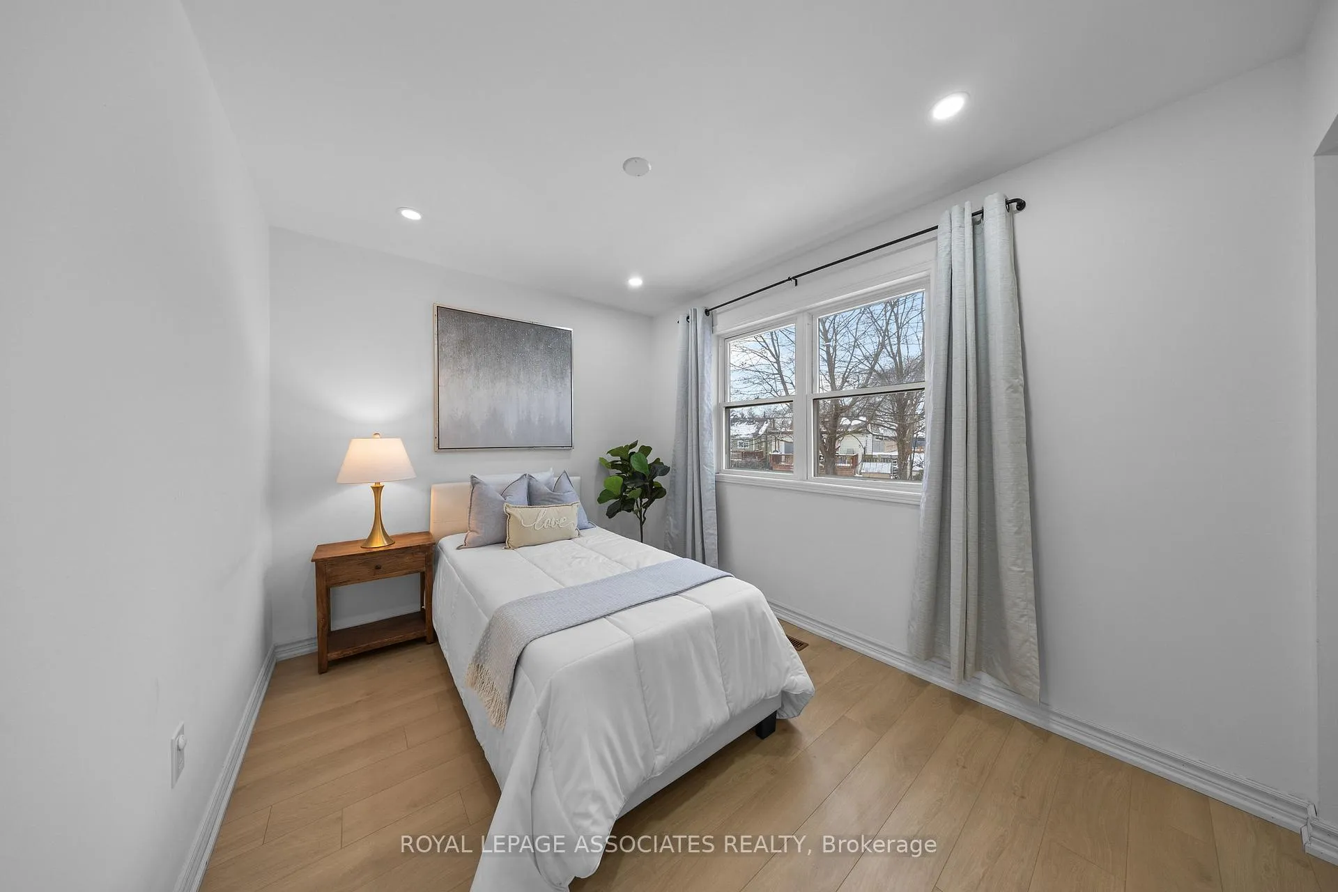 Photo 19 of 8 Angus Drive, Ajax, Central — HOMEH