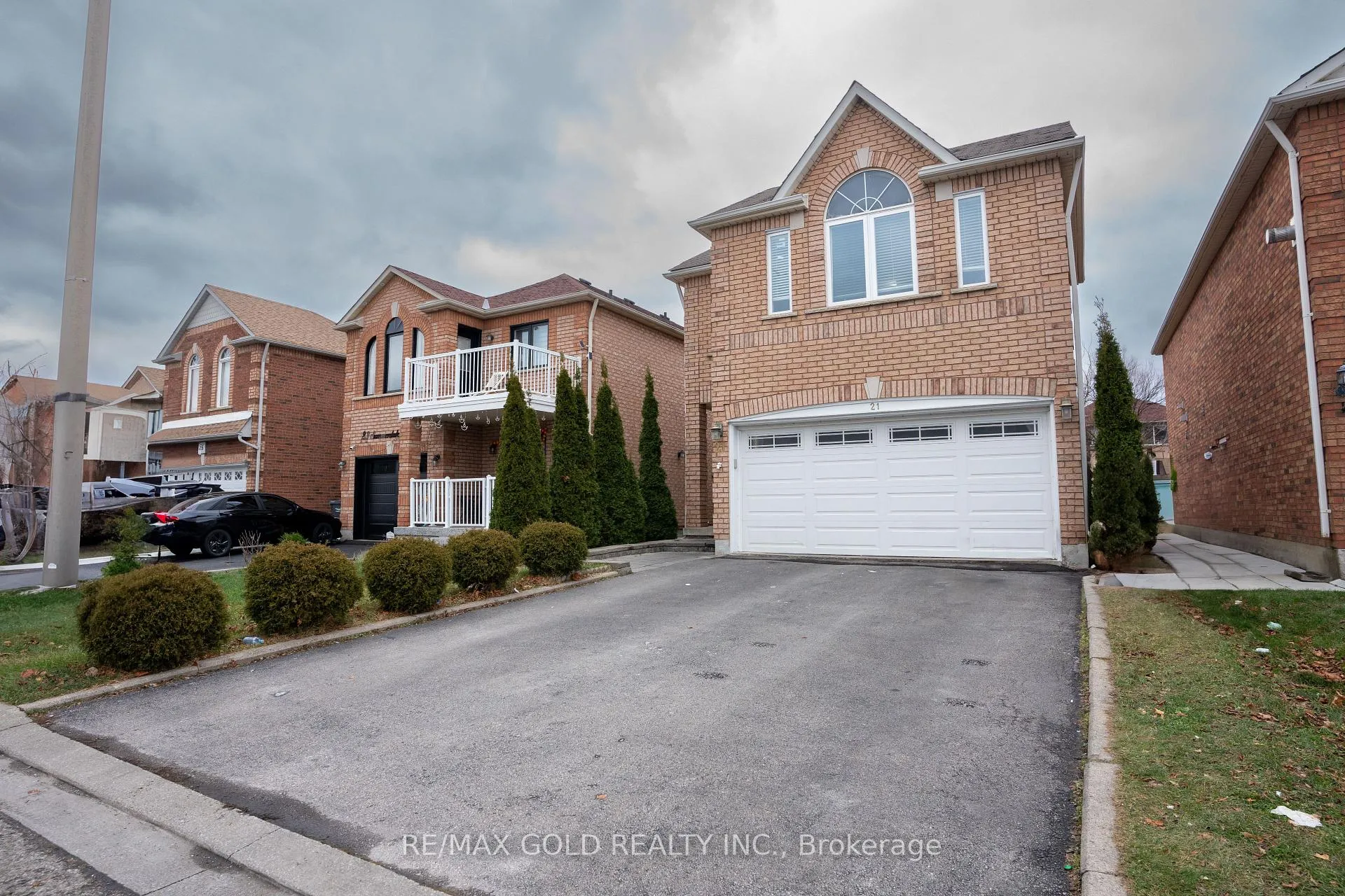 Front of 21 Summerdale Crescent