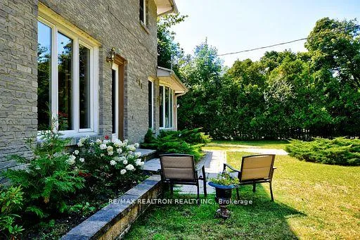 Photo 4 of 589 Lake Drive E, Georgina, Historic Lakeshore Communities — HOMEH