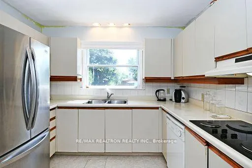 Photo 9 of 589 Lake Drive E, Georgina, Historic Lakeshore Communities — HOMEH