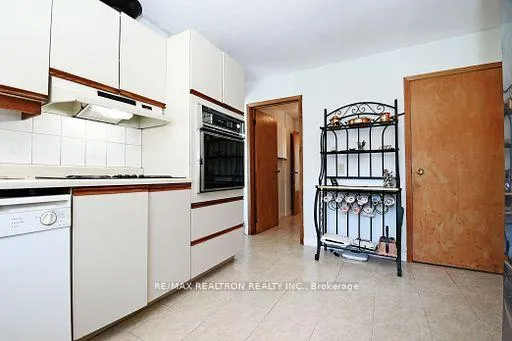 Photo 10 of 589 Lake Drive E, Georgina, Historic Lakeshore Communities — HOMEH