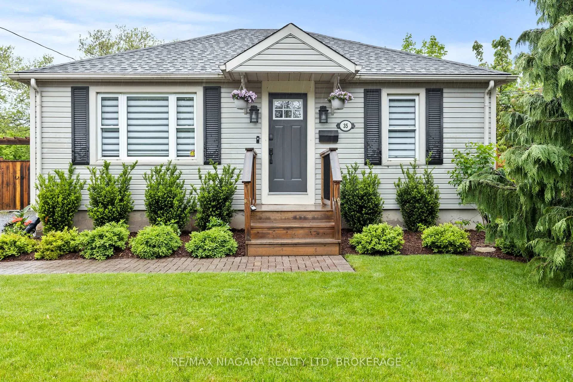 Photo 1 of 35 Tecumseh Street, St. Catharines, Bunting/Linwell — HOMEH