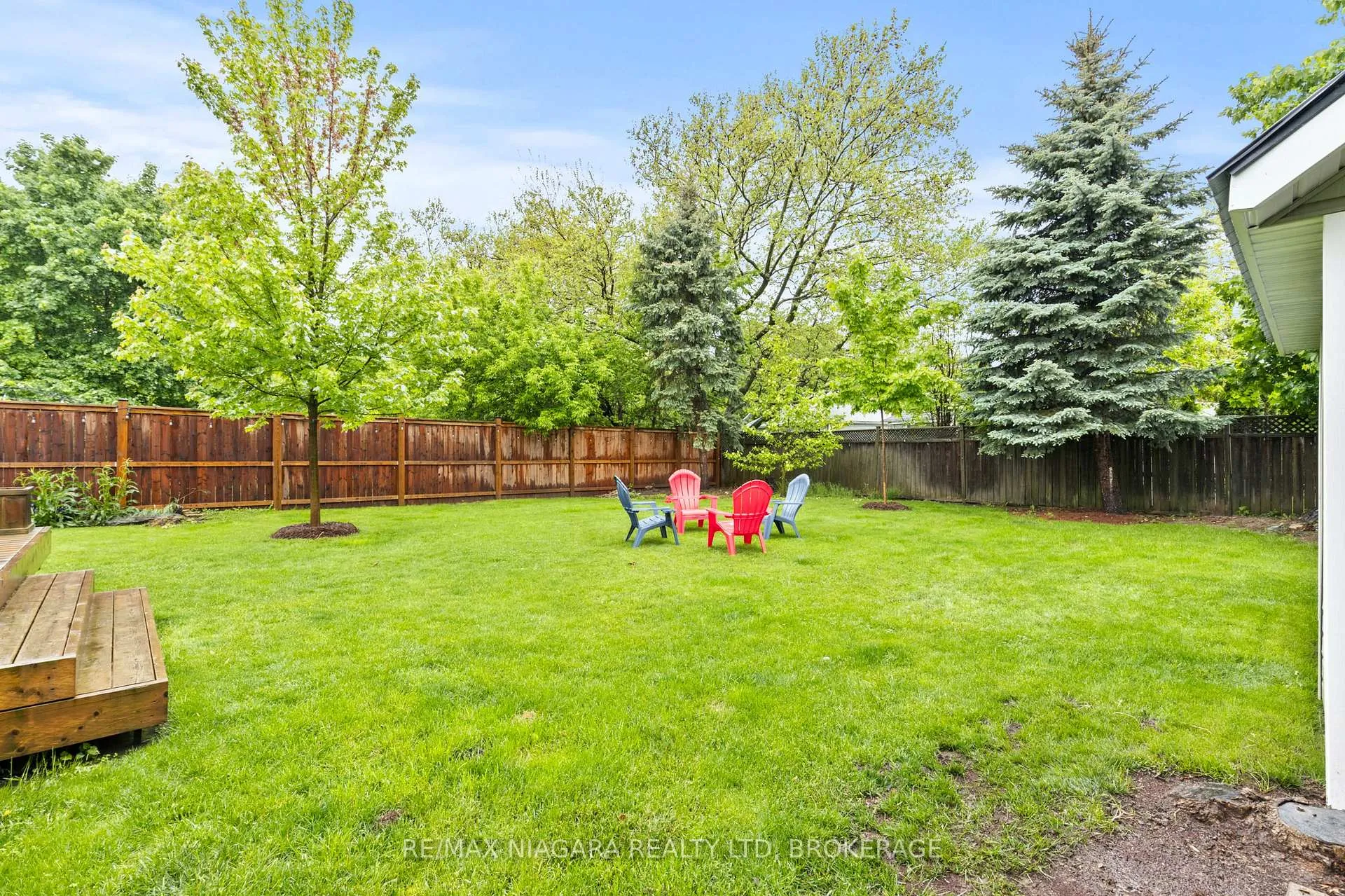 Photo 4 of 35 Tecumseh Street, St. Catharines, Bunting/Linwell — HOMEH