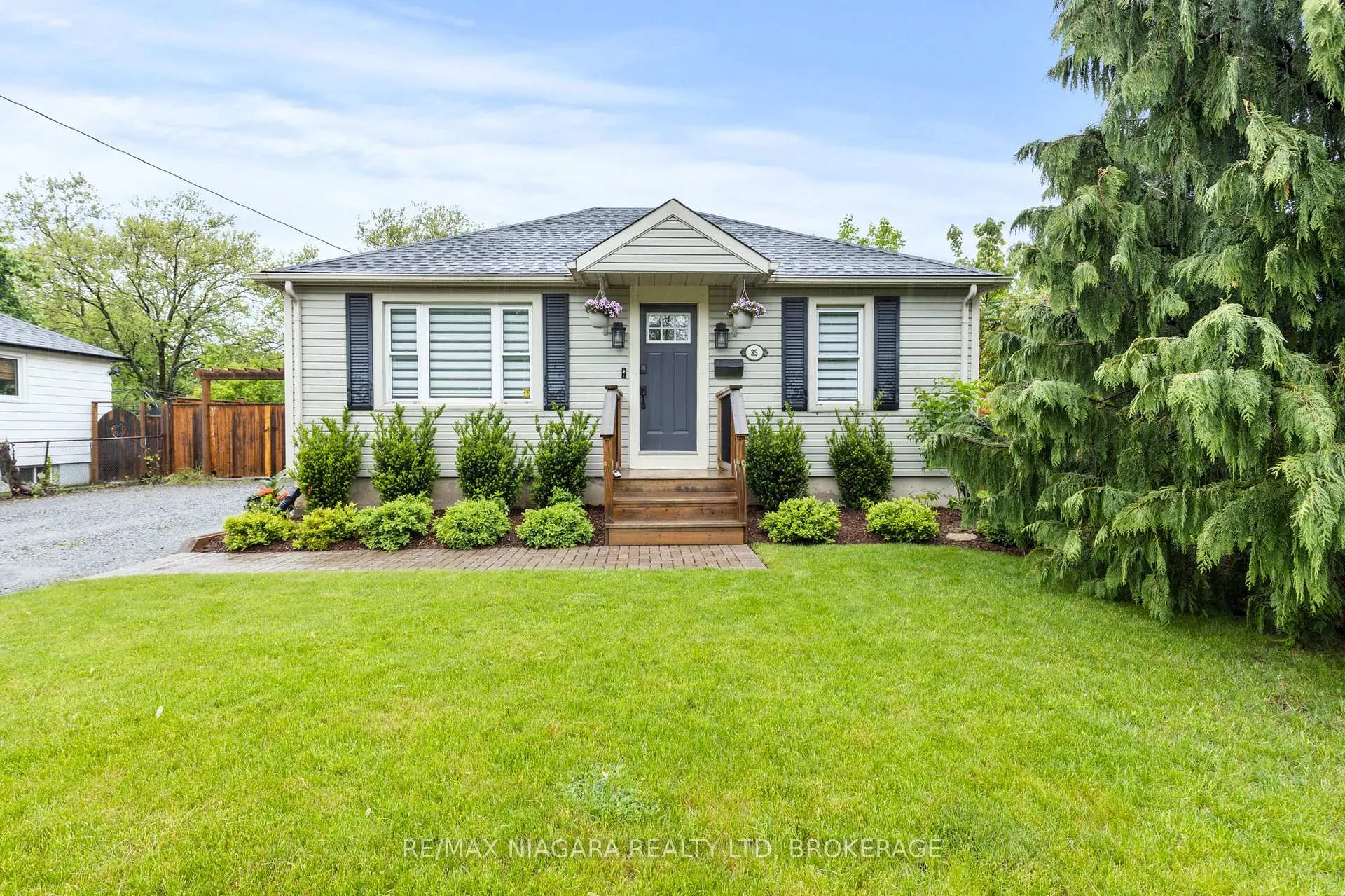 Photo 6 of 35 Tecumseh Street, St. Catharines, Bunting/Linwell — HOMEH