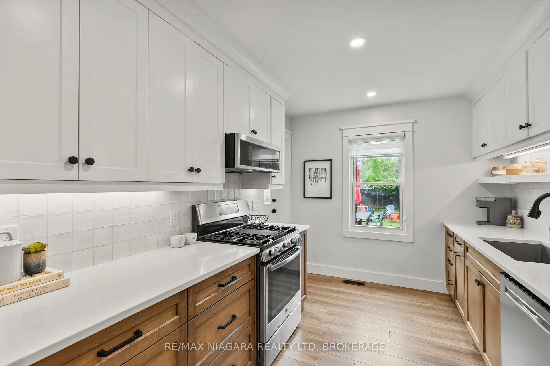 Photo 9 of 35 Tecumseh Street, St. Catharines, Bunting/Linwell — HOMEH