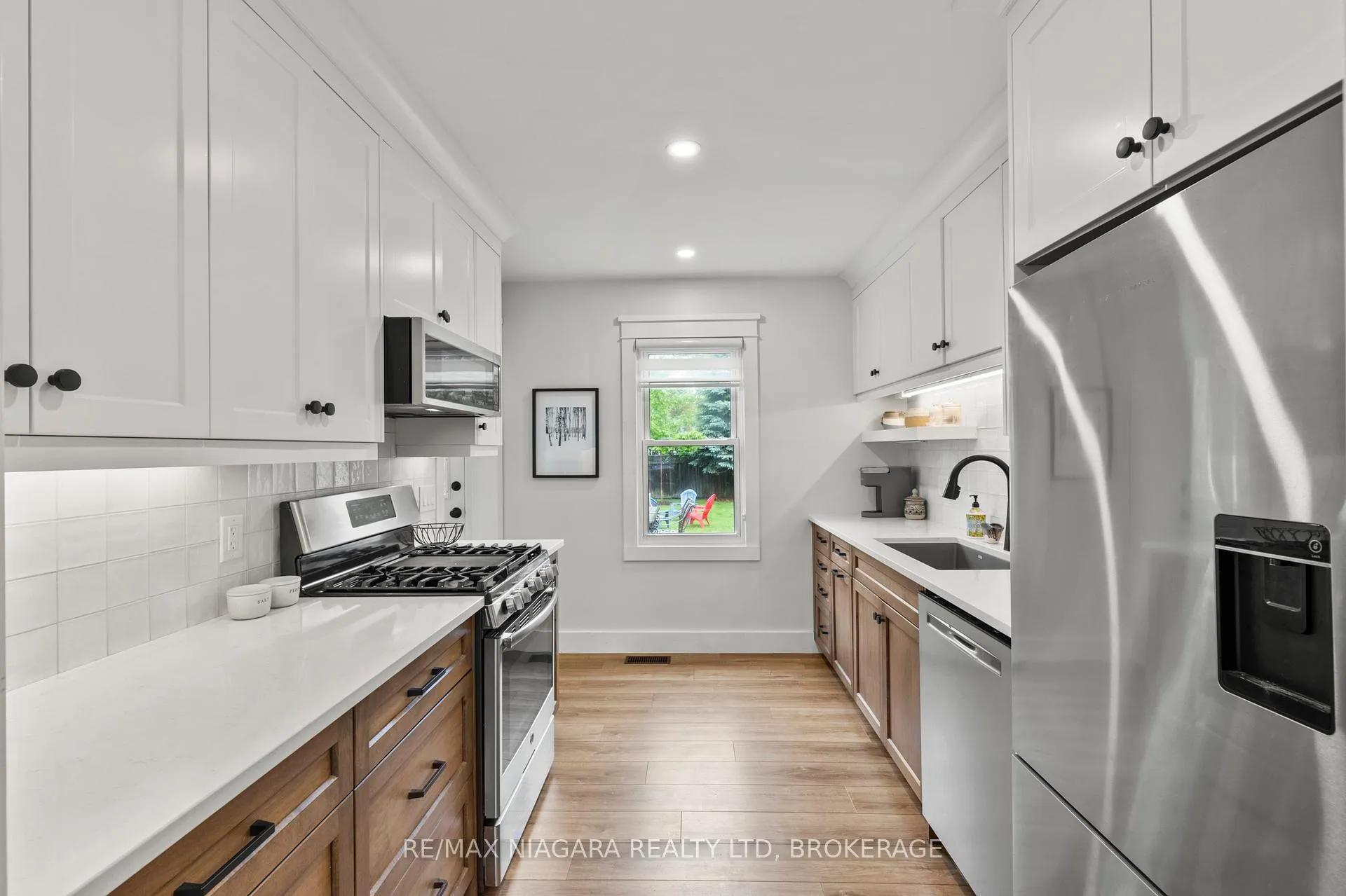 Photo 10 of 35 Tecumseh Street, St. Catharines, Bunting/Linwell — HOMEH