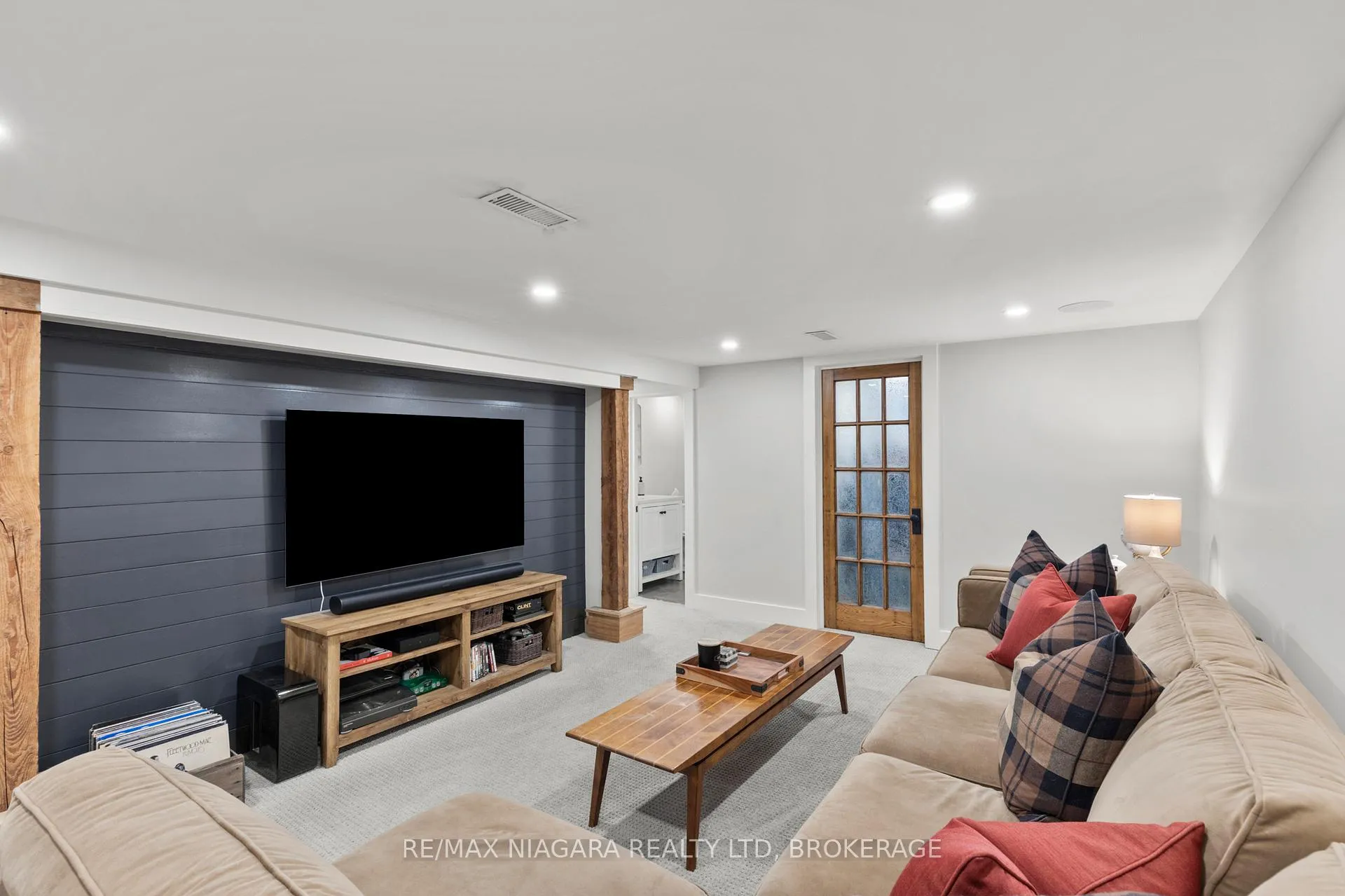 Photo 25 of 35 Tecumseh Street, St. Catharines, Bunting/Linwell — HOMEH
