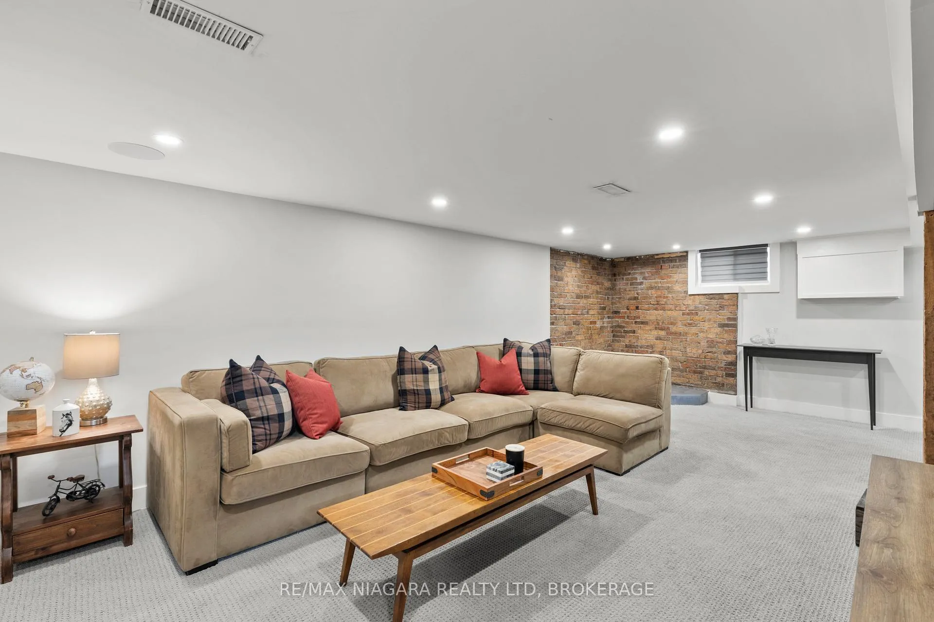 Photo 26 of 35 Tecumseh Street, St. Catharines, Bunting/Linwell — HOMEH