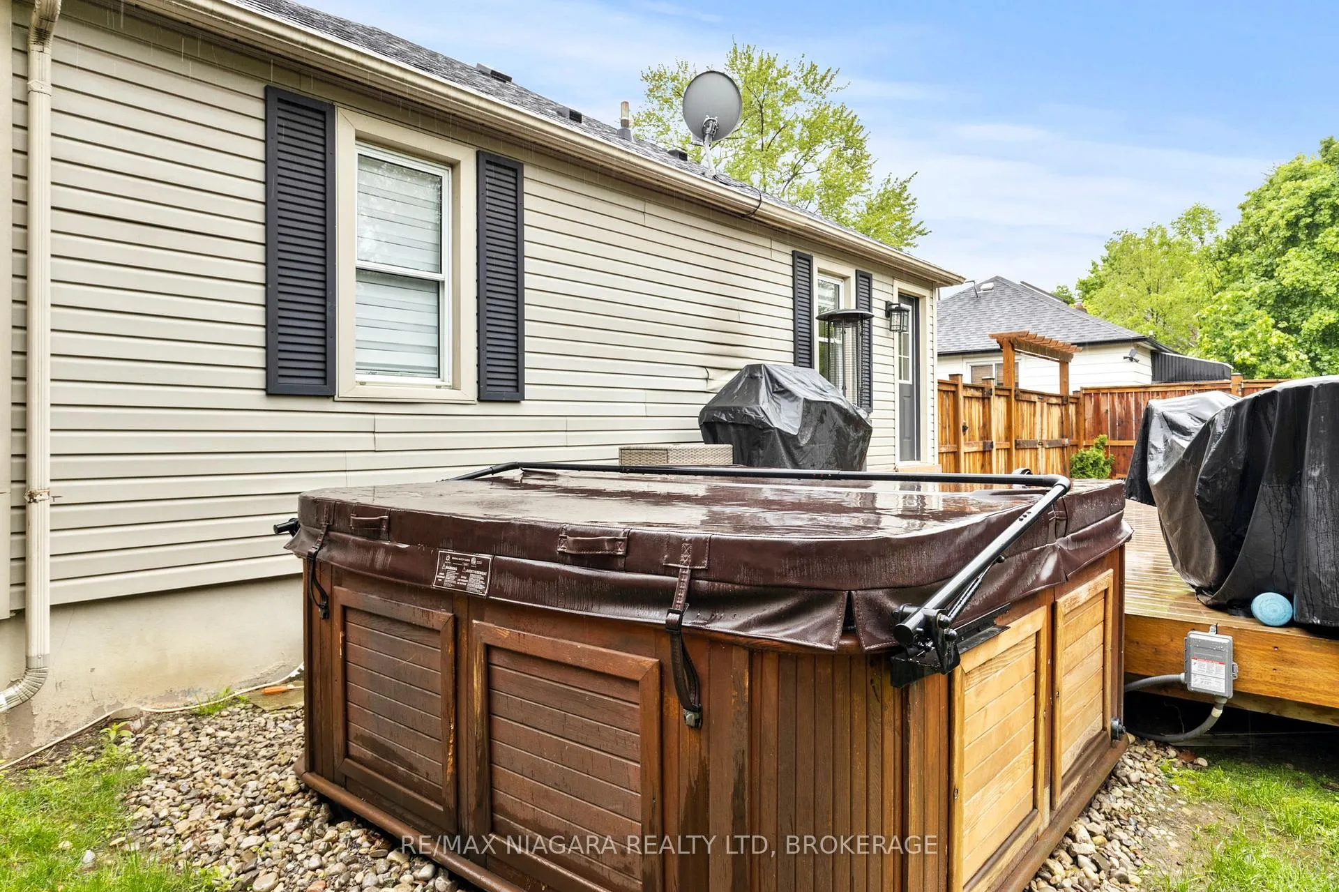 Photo 36 of 35 Tecumseh Street, St. Catharines, Bunting/Linwell — HOMEH