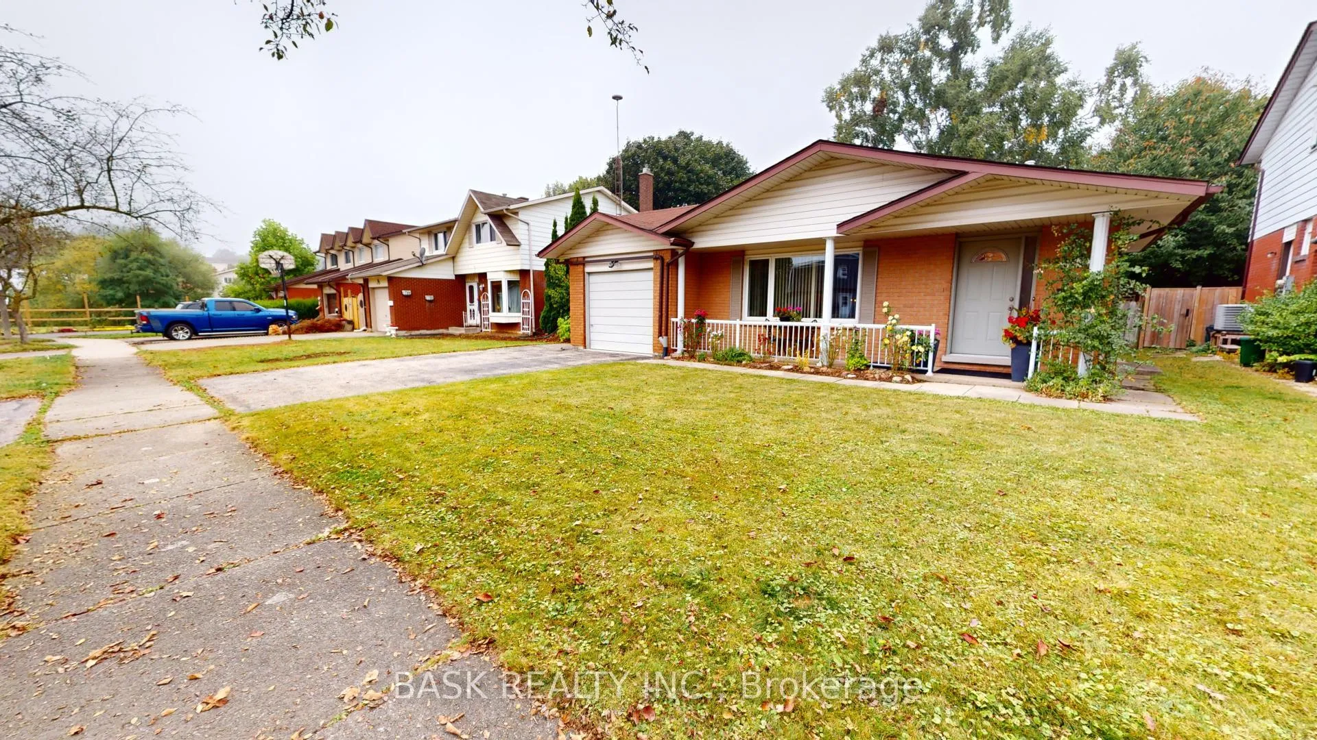 Photo 2 of 119 Hillbrook Crescent, Kitchener — HOMEH
