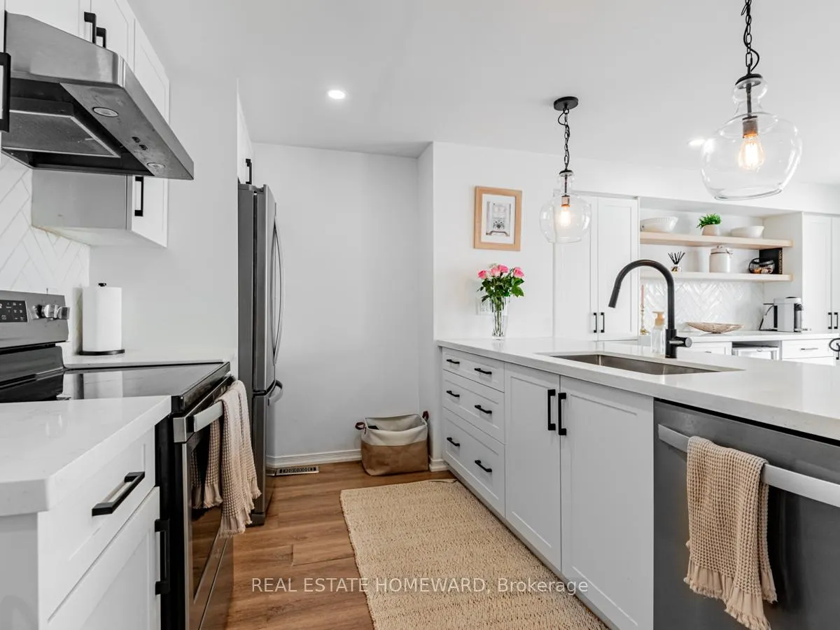 Photo 5 of 2033 Swan Street, Innisfil, Alcona — HOMEH